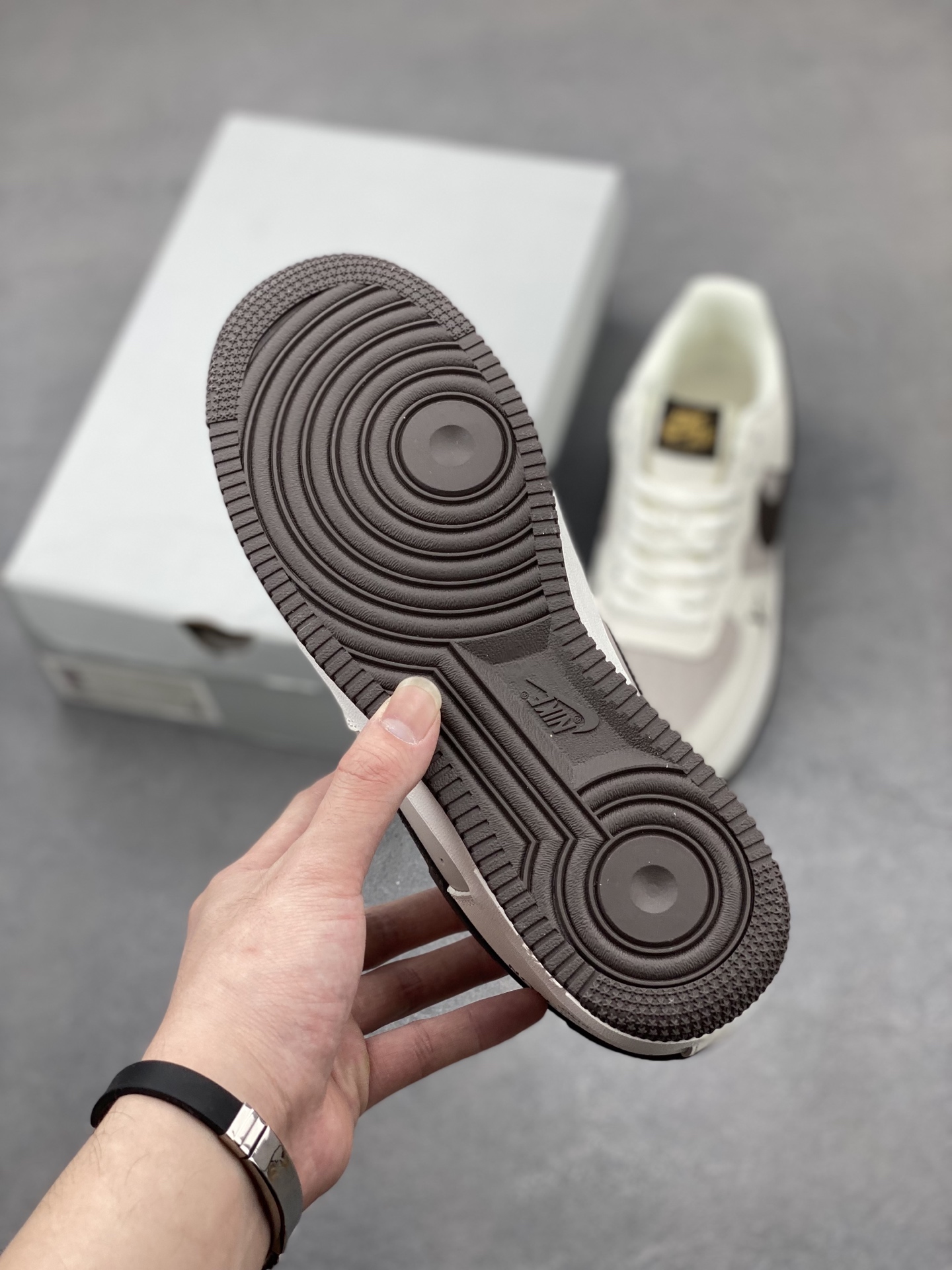 Nike Air Force 1 Low Louis Vuitton Custom Sneakers - Limited Edition 7 i1745089952603 2411 0 5