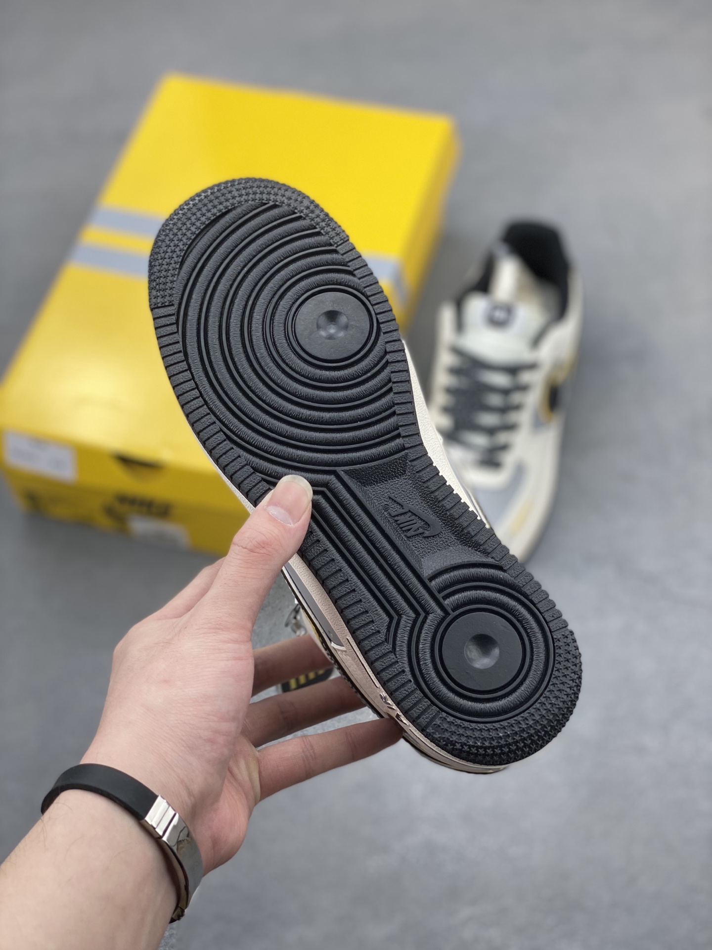 Nike Air Force 1 '07 Low Sneakers - Limited Edition, Comfortable and Stylish 7 i1745090243908 7777 0 5