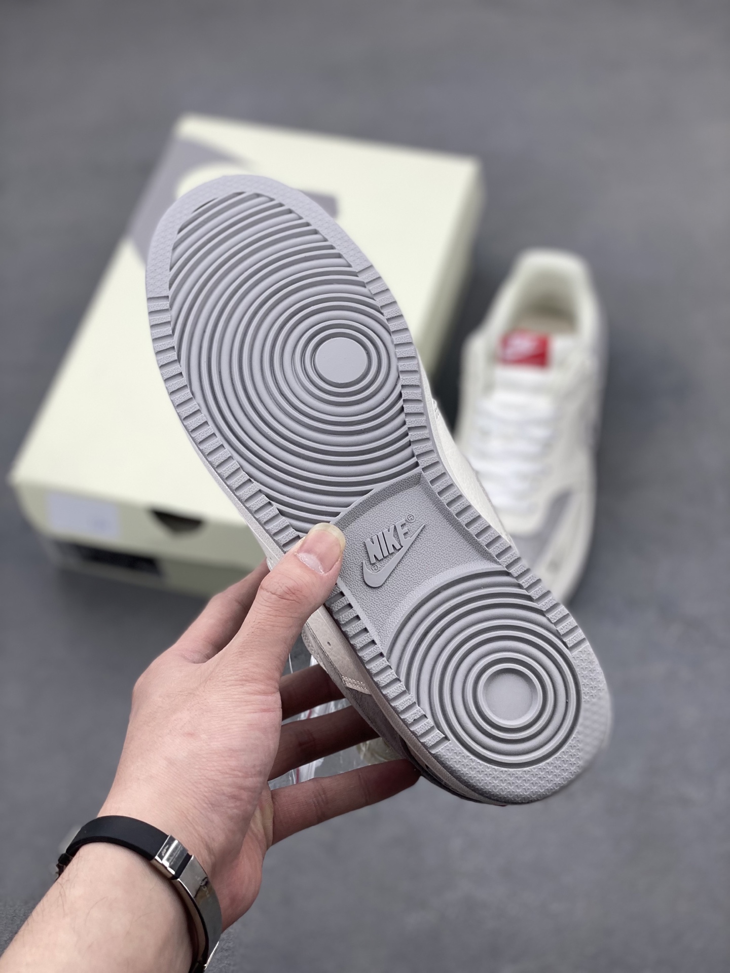 Nike Ebernon Low PRM: Retro Style, Modern Comfort, and Versatile Sneakers 7 i1745436288694 1148 0 5
