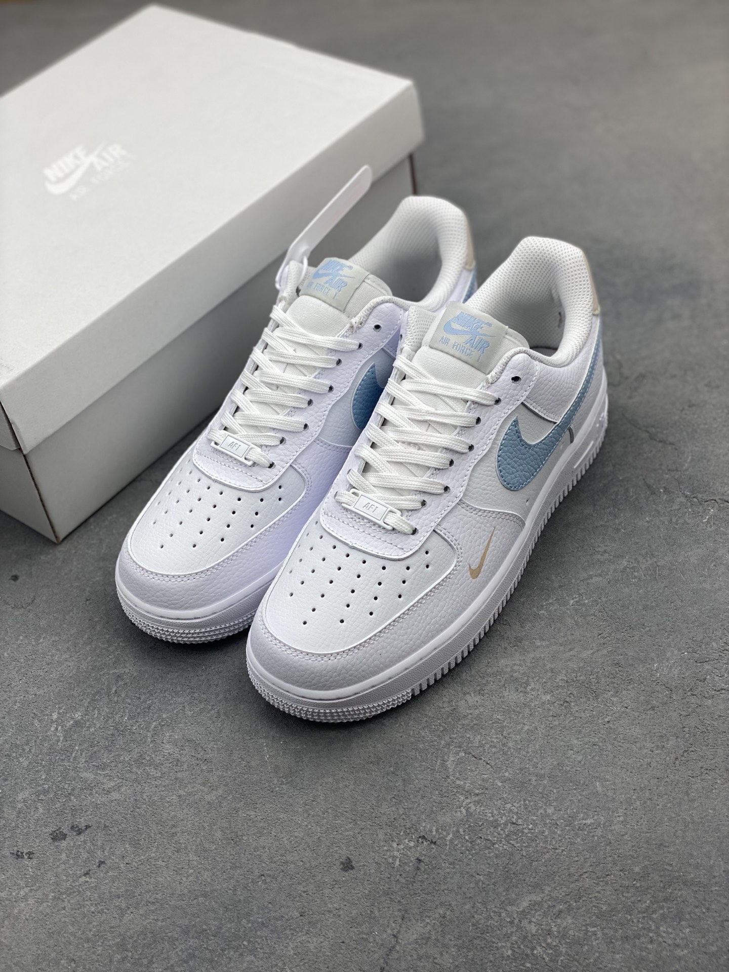 Nike Air Force 1 '07 Low White/Blue Stitch Sneakers HF0022-100 Limited Edition 9 i1745437355381 6049 0 7