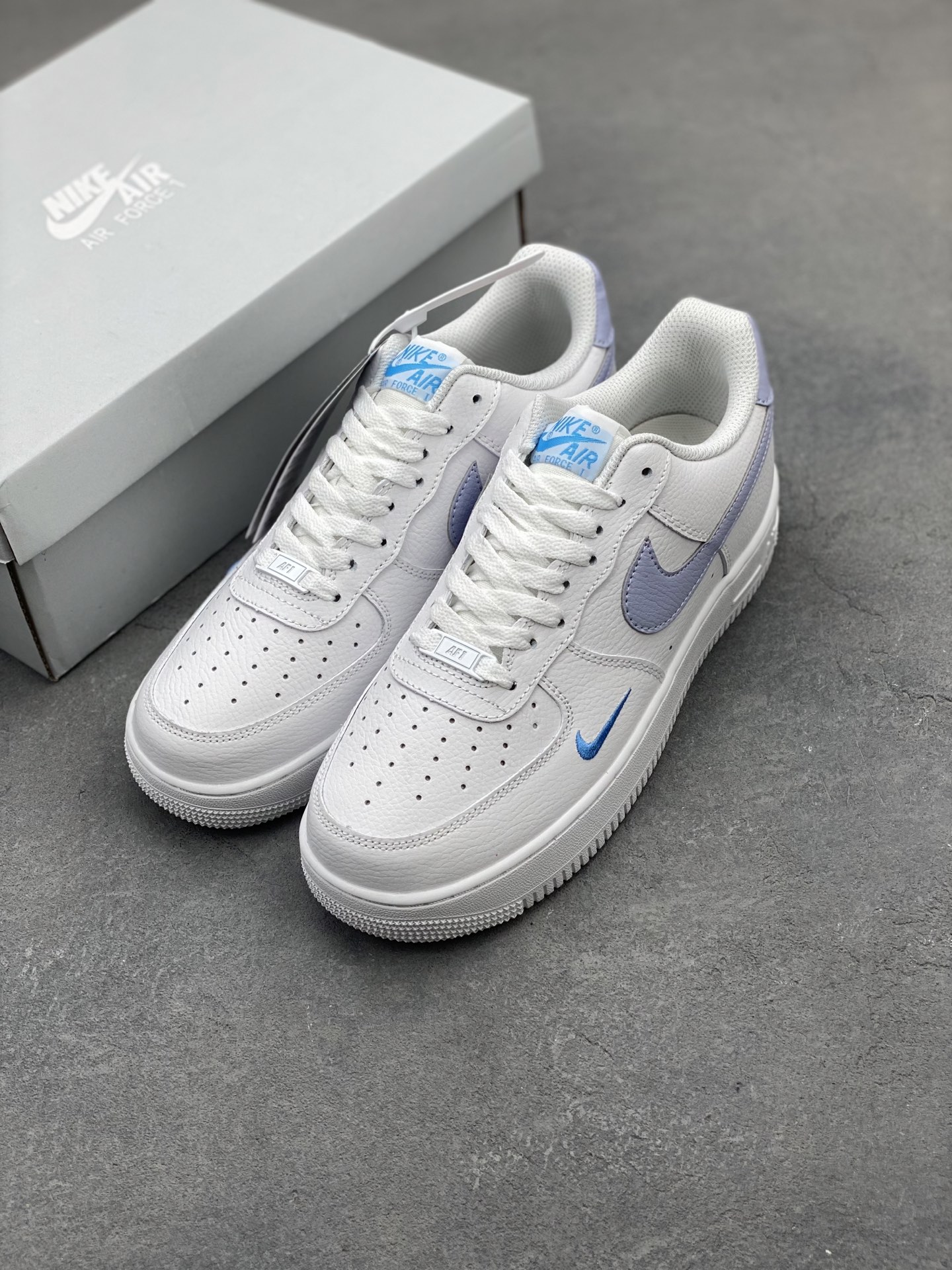 Nike Air Force 1 '07 Low White Moon Casual Sneakers 9 i1745608403400 2068 0 7