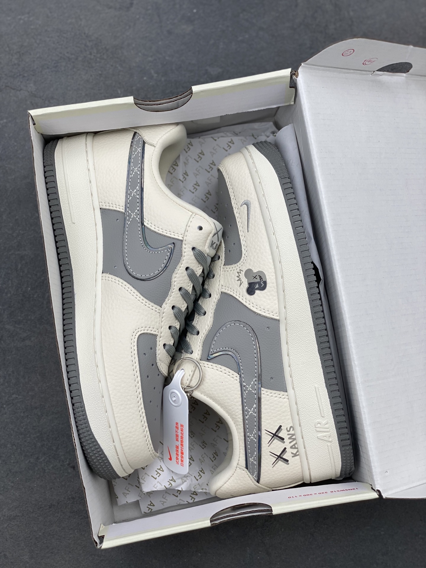 Nike Air Force 1 '07 Low Kaws Sneakers - Limited Edition 10 i1745695577000 3574 0 8
