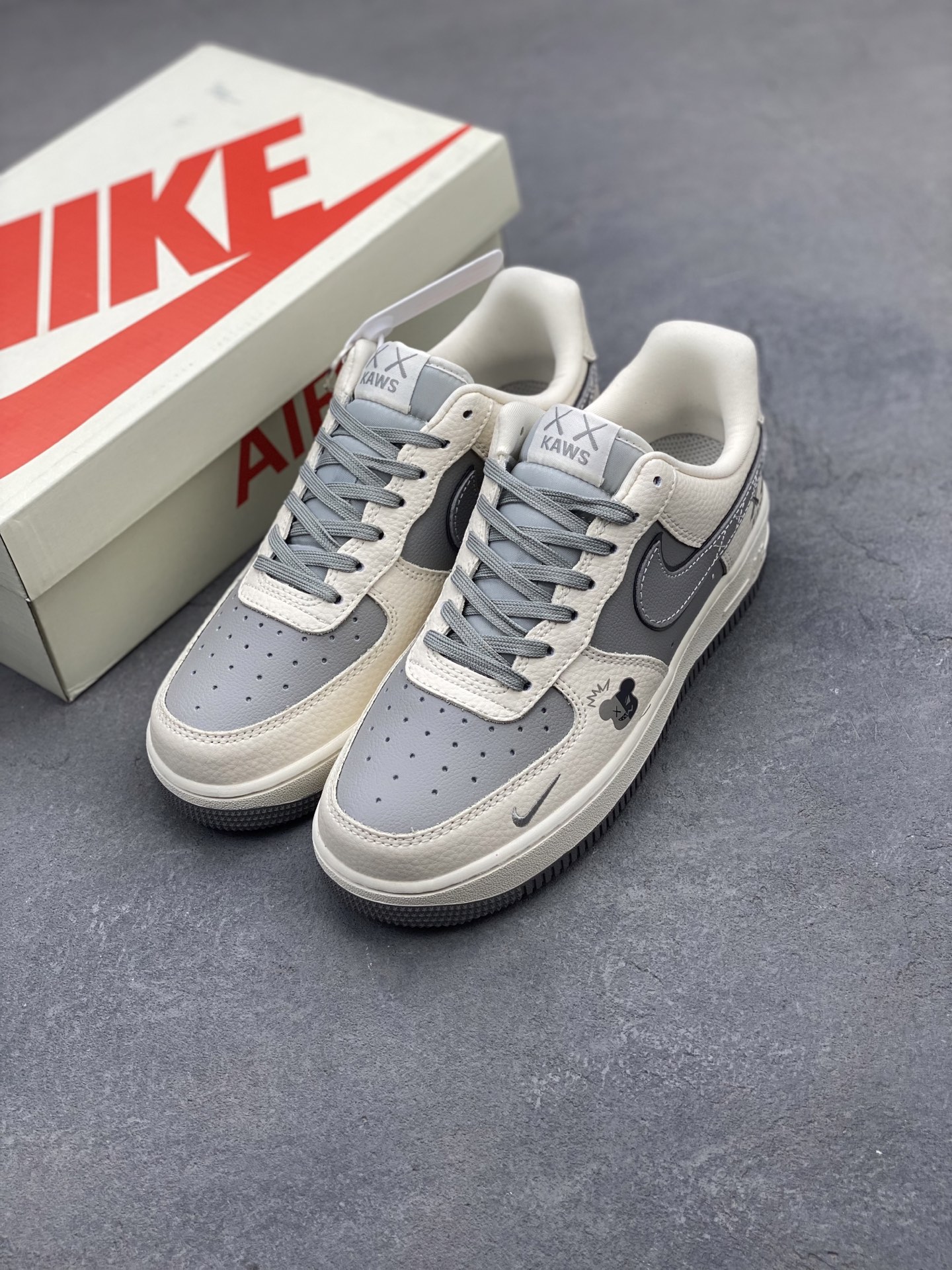 Nike Air Force 1 '07 Low Kaws Sneakers - Limited Edition 9 i1745695577188 4177 0 7