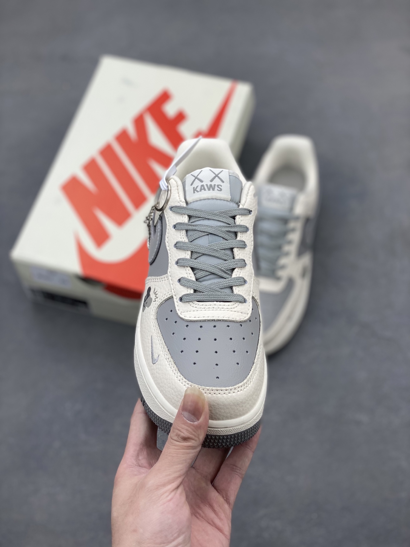 Nike Air Force 1 '07 Low Kaws Sneakers - Limited Edition 3 i1745695577417 6866 0 1
