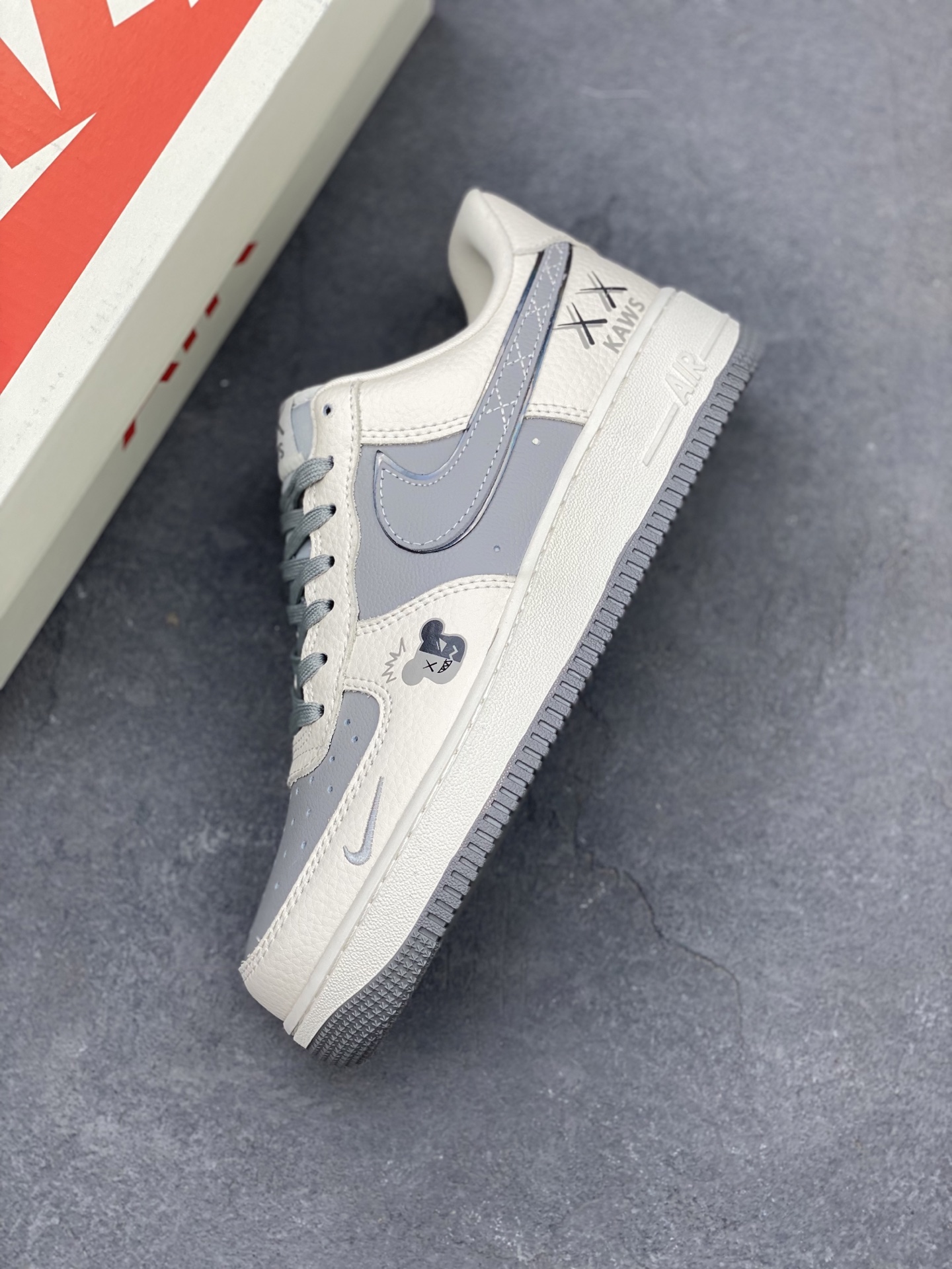 Nike Air Force 1 '07 Low Kaws Sneakers - Limited Edition 8 i1745695582272 5096 0 6
