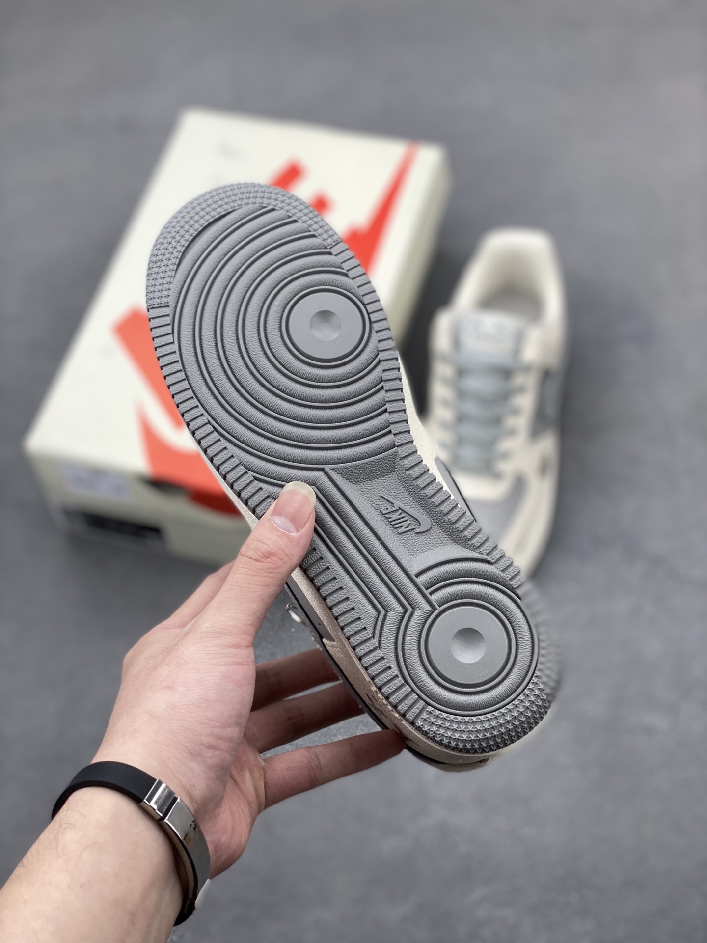 Nike Air Force 1 '07 Low Kaws Sneakers - Limited Edition 7 i1745695584757 7858 0 5