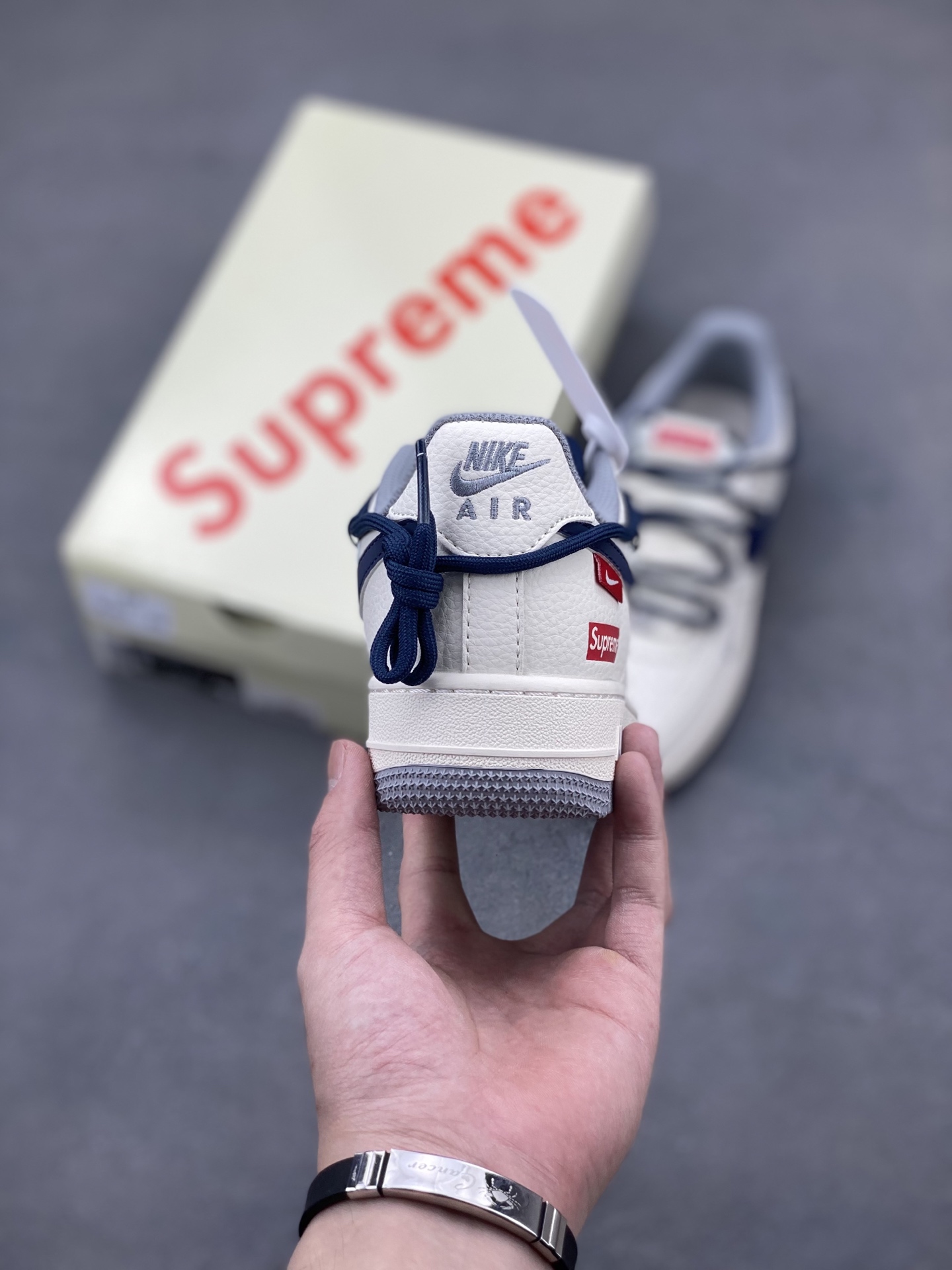 Nike Air Force 1 '07 Low - Supreme Edition - Limited Release Sneaker 5 i1745771524478 9366 0 3