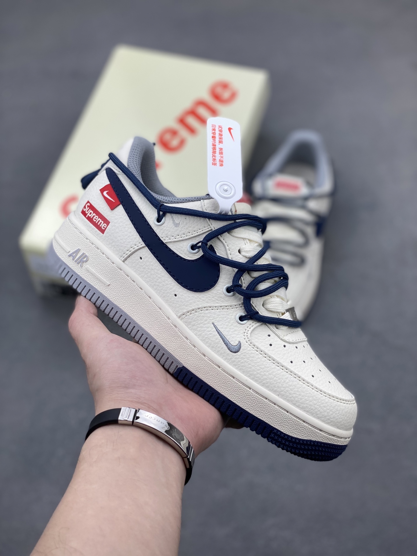 Nike Air Force 1 '07 Low - Supreme Edition - Limited Release Sneaker 2 i1745771524548 6148 0 0
