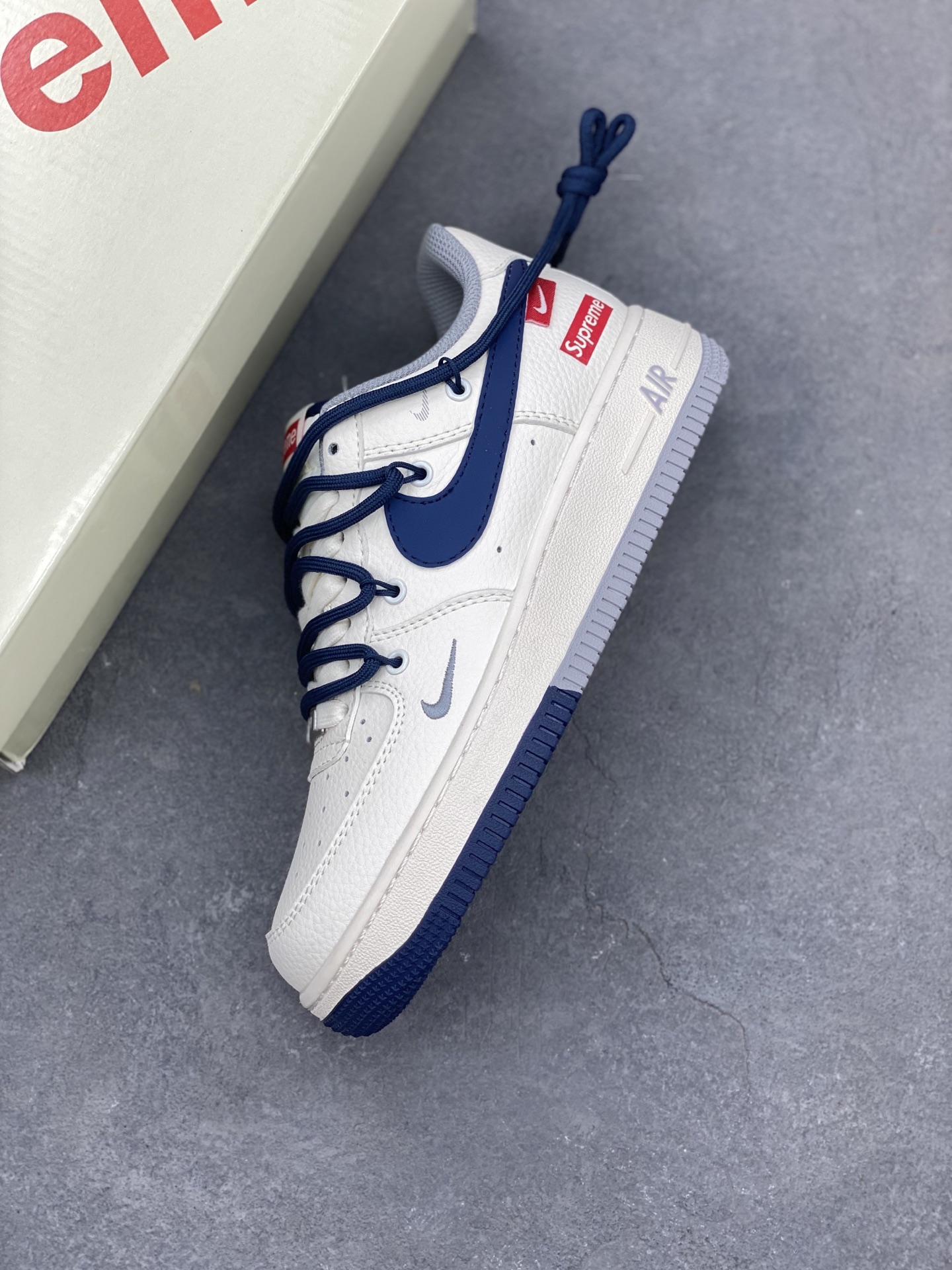 Nike Air Force 1 '07 Low - Supreme Edition - Limited Release Sneaker 8 i1745771536464 9754 0 6