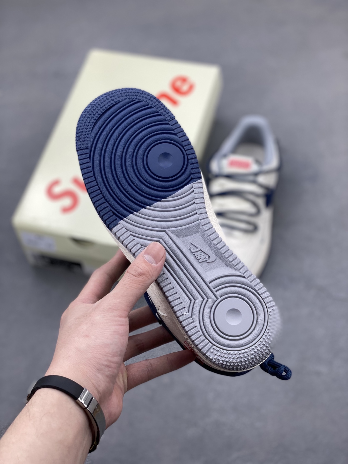 Nike Air Force 1 '07 Low - Supreme Edition - Limited Release Sneaker 7 i1745771536471 1540 0 5