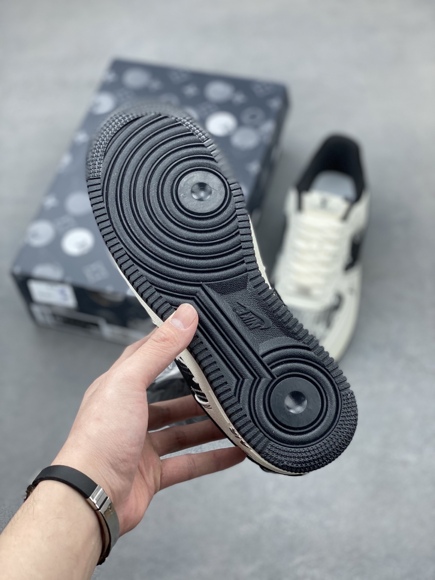 Nike Air Force 1 Low Louis Vuitton Custom Sneakers - Limited Edition 7 i1745951169216 9380 0 5