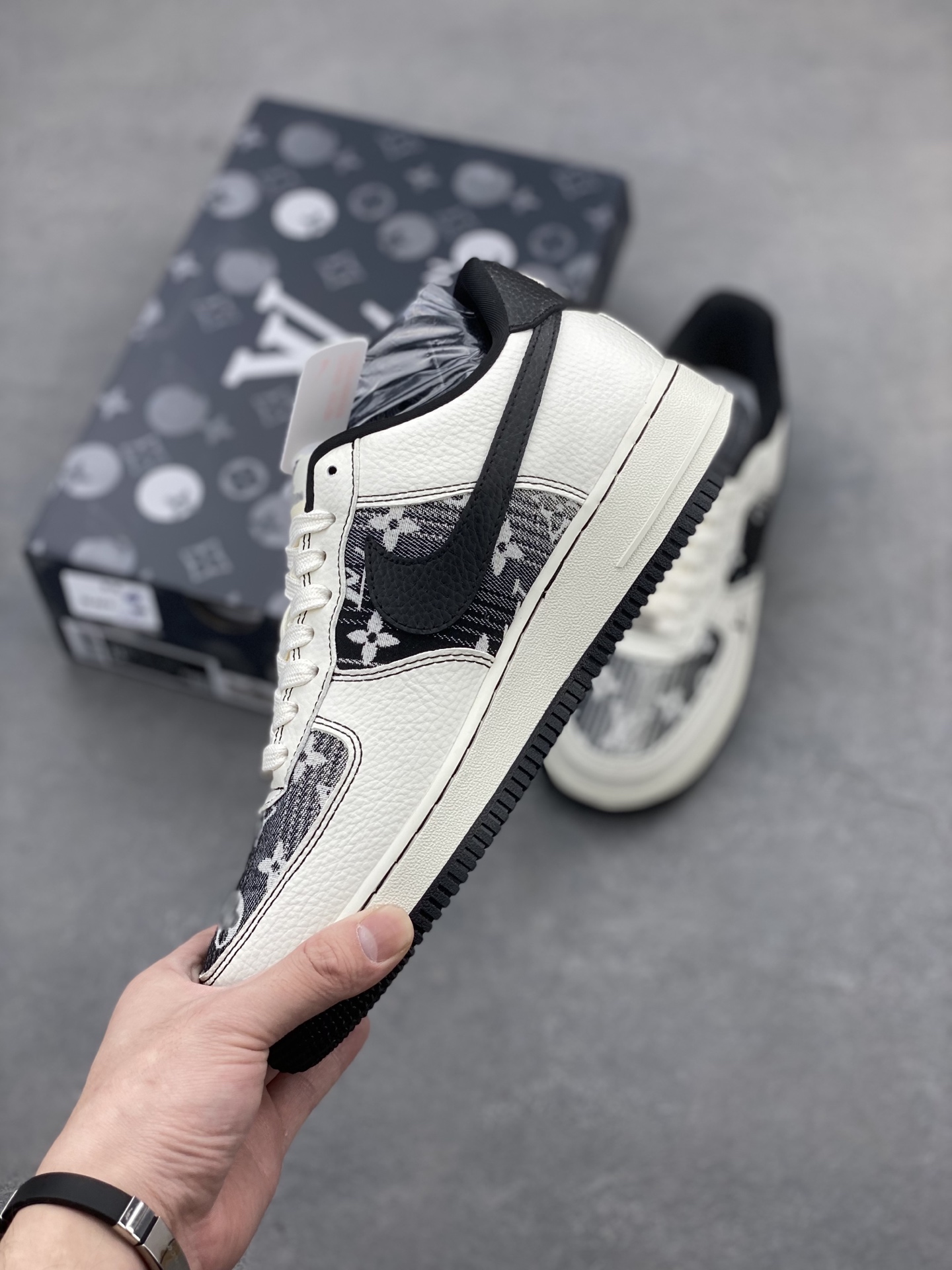 Nike Air Force 1 Low Louis Vuitton Custom Sneakers - Limited Edition 4 i1745951183865 3689 0 2