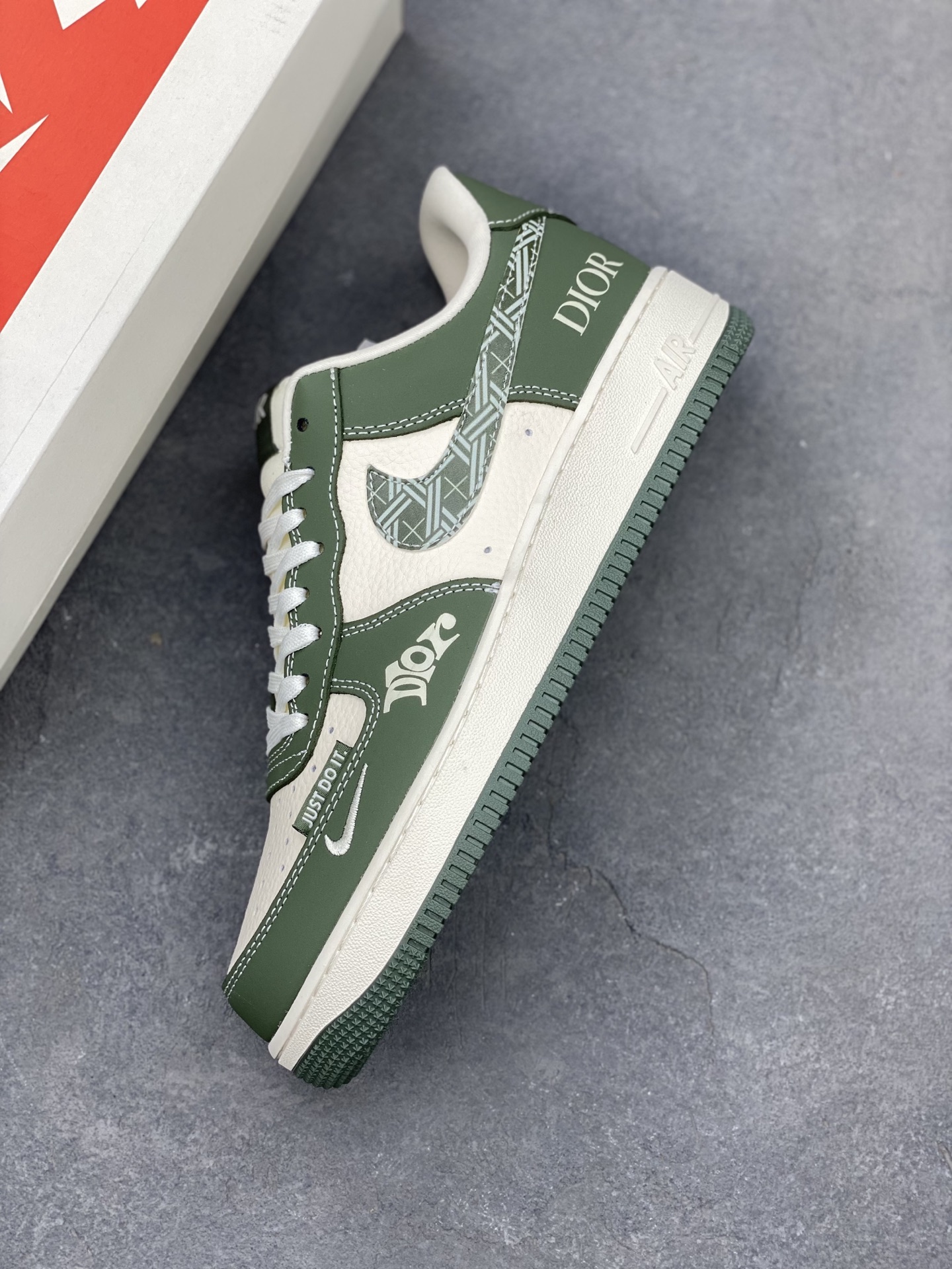 Nike Air Force 1 '07 Low Dior Custom Sneakers - Limited Edition 8 i1745951213980 2706 0 6