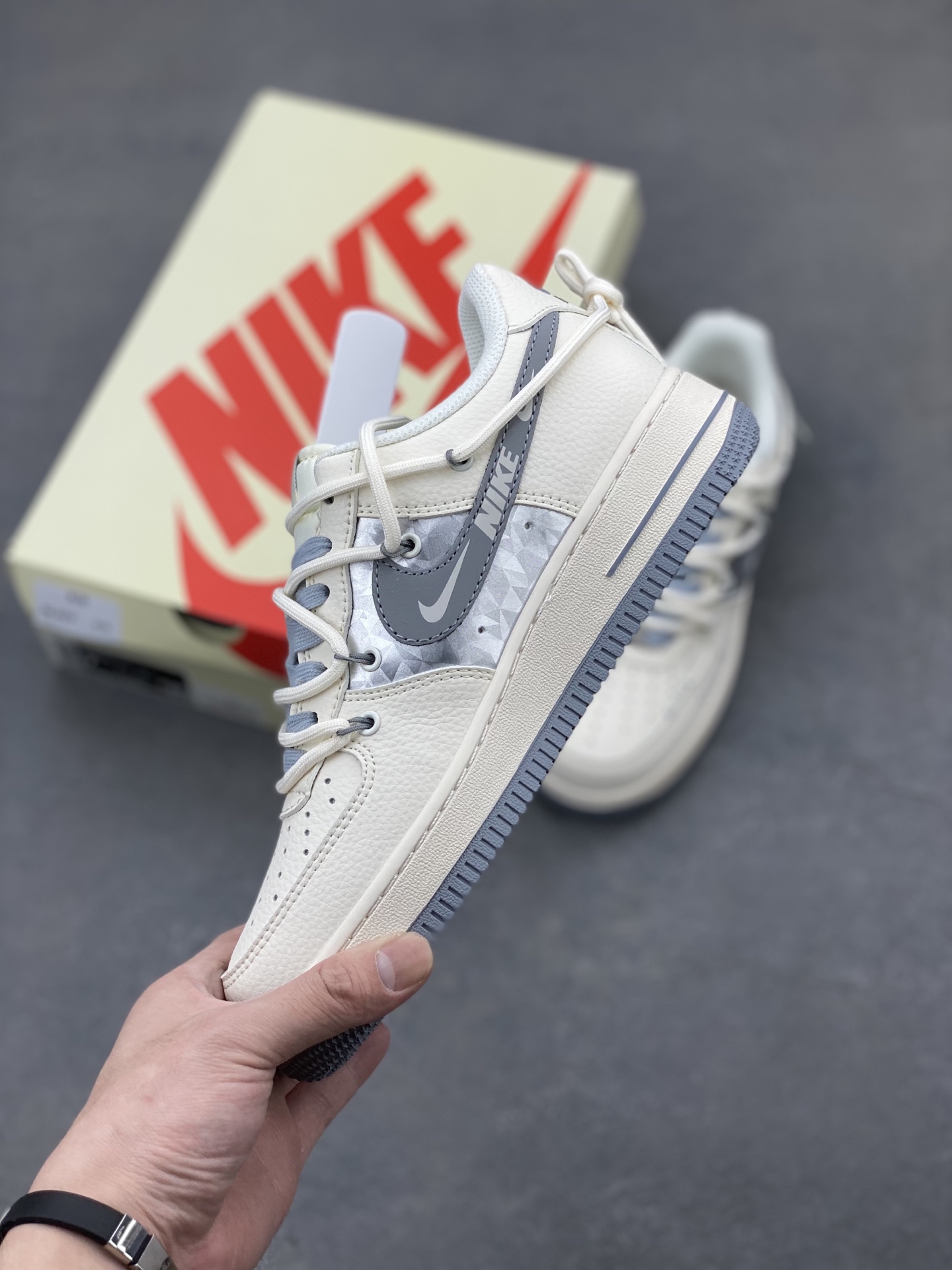 Nike Air Force 1 '07 Low Stussy Collab Sneakers - Limited Edition 4 i1745951333357 4090 0 2