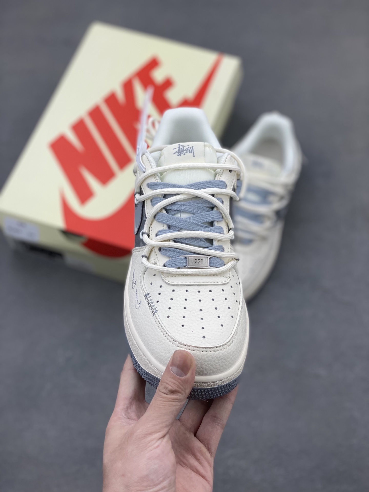 Nike Air Force 1 '07 Low Stussy Collab Sneakers - Limited Edition 3 i1745951333362 4680 0 1