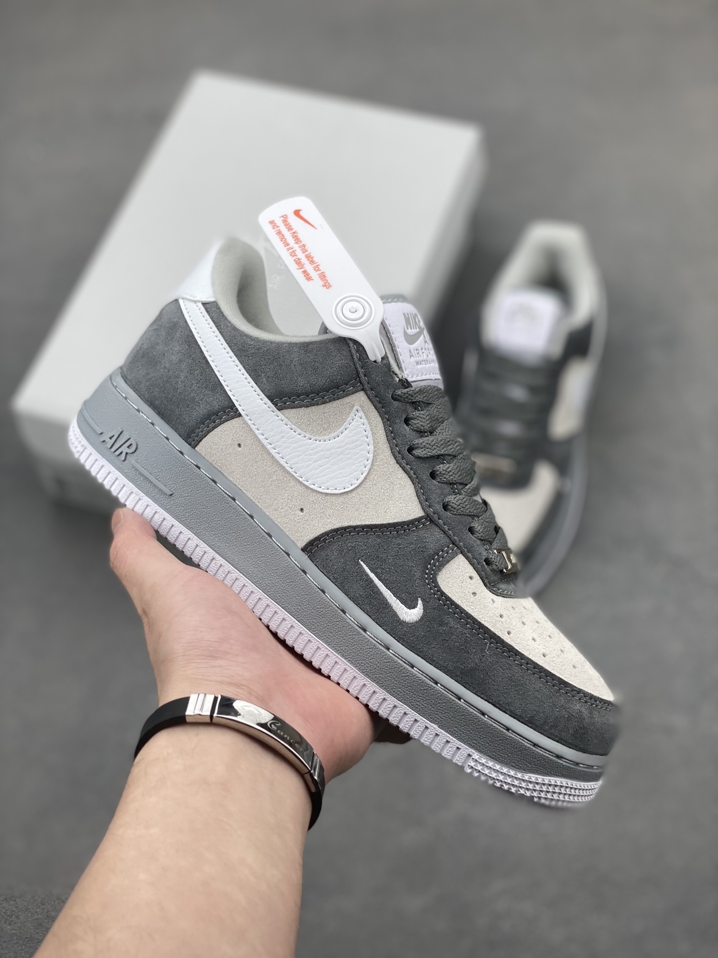 Nike Air Force 1 '07 Low Grey/White Limited Edition Sneakers 2 i1746385924220 2937 0 0