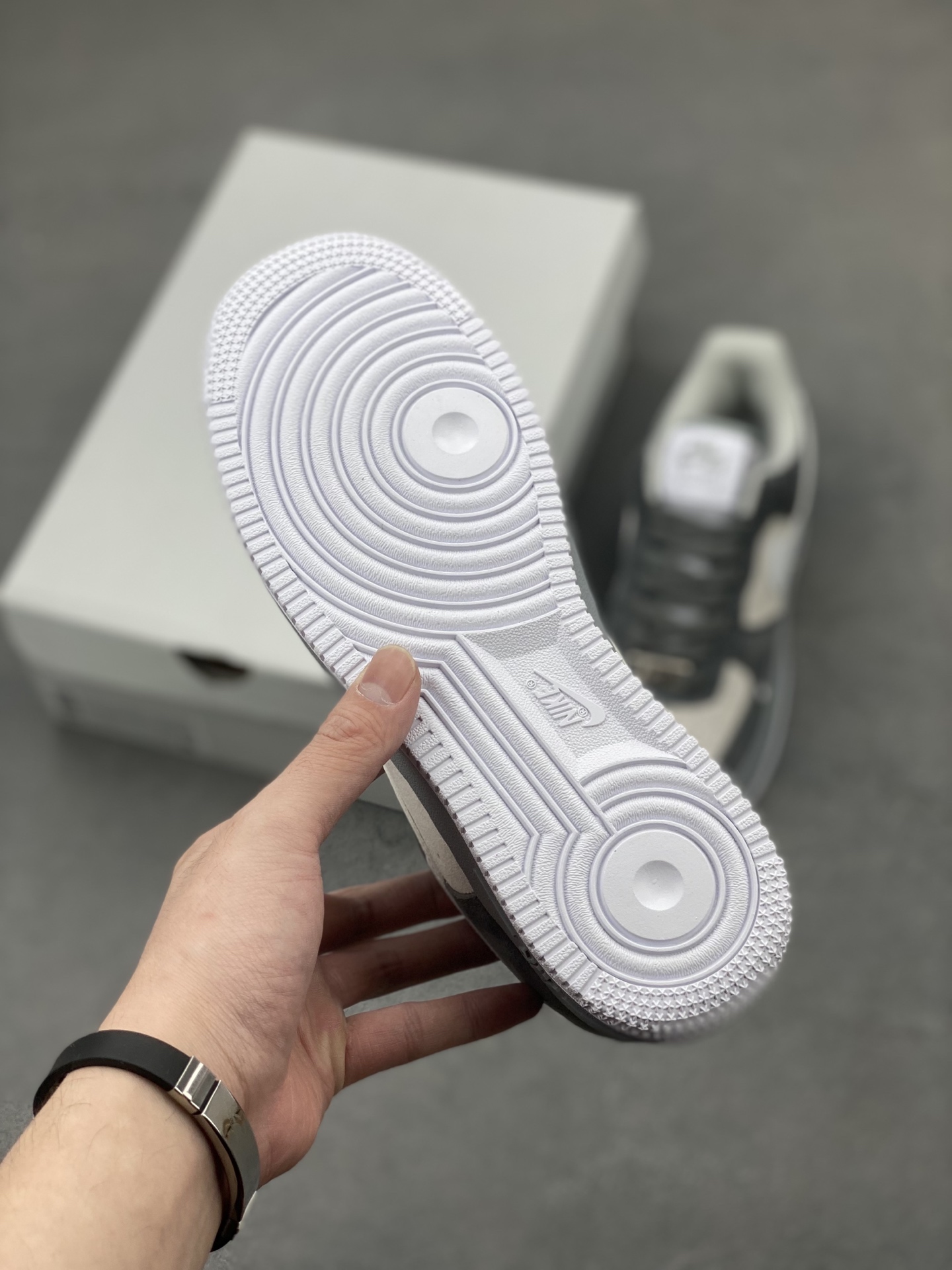Nike Air Force 1 '07 Low Grey/White Limited Edition Sneakers 7 i1746385927407 5899 0 5