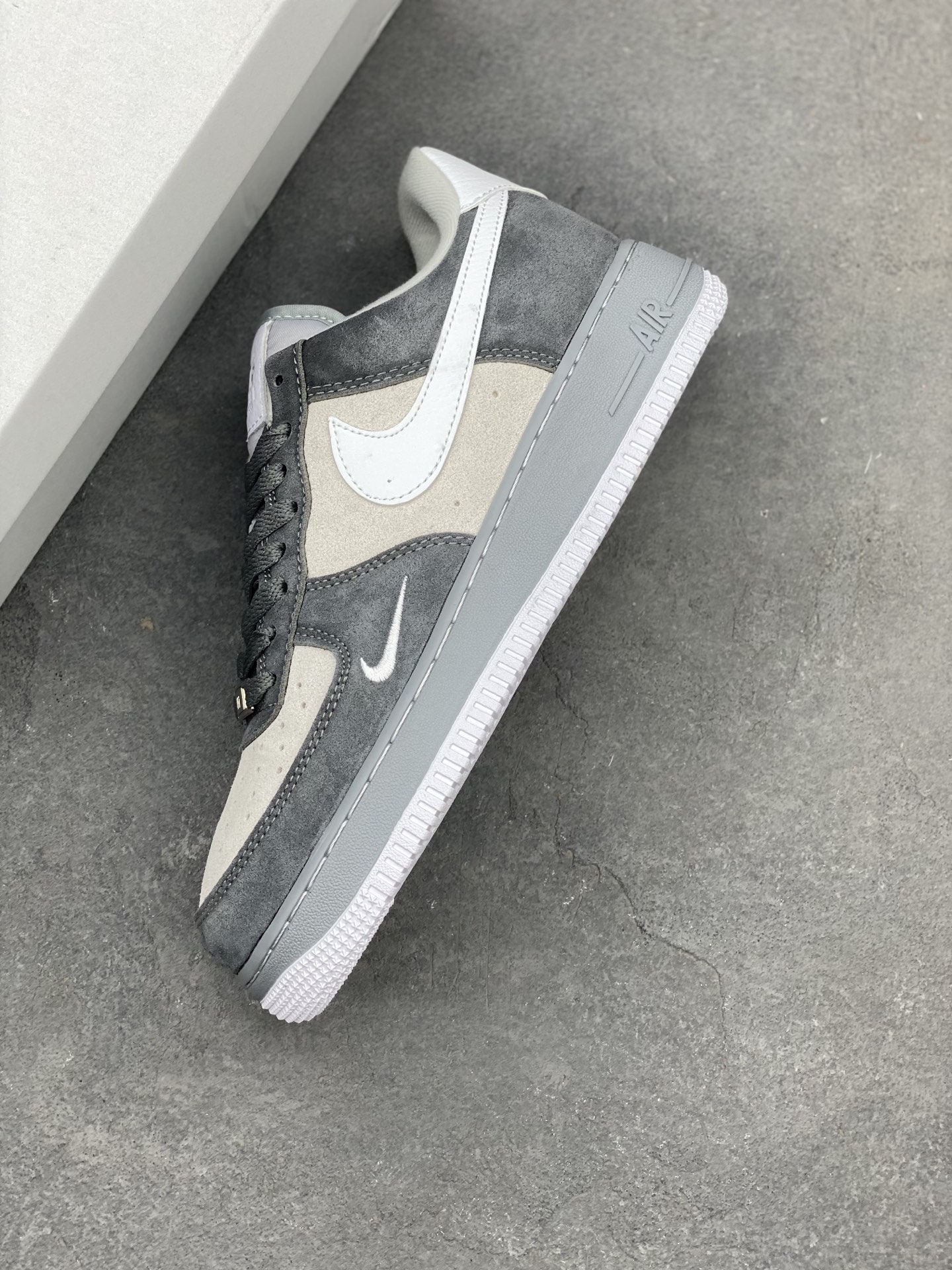 Nike Air Force 1 '07 Low Grey/White Limited Edition Sneakers 8 i1746385935931 5762 0 6