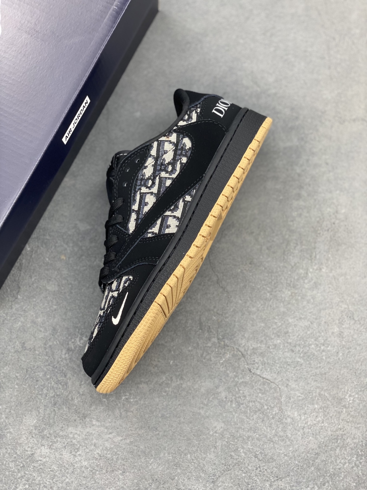 Nike Dunk SB Low Custom Dior Sneakers - Enhanced Comfort & Street Style 8 i1746472560206 1798 0 6