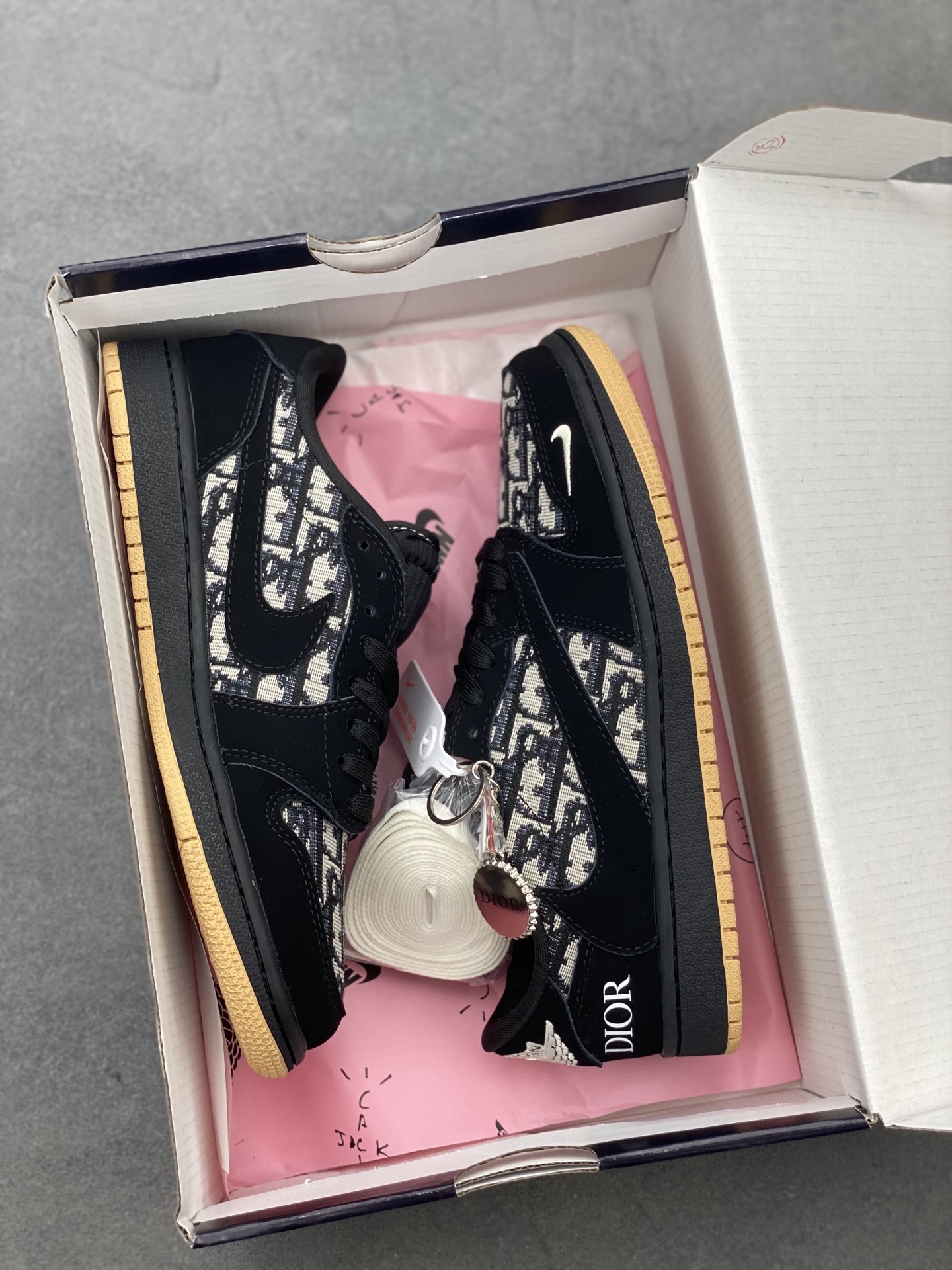 Nike Dunk SB Low Custom Dior Sneakers - Enhanced Comfort & Street Style 10 i1746472566339 5685 0 8
