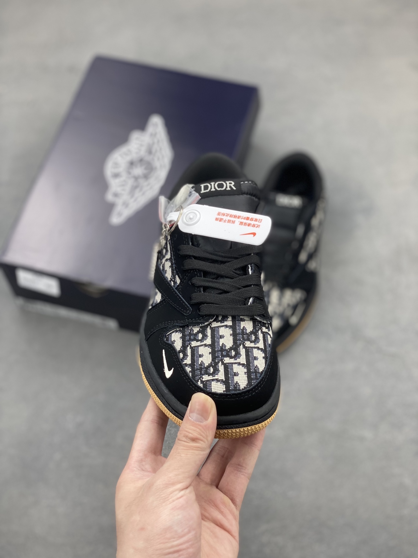 Nike Dunk SB Low Custom Dior Sneakers - Enhanced Comfort & Street Style 3 i1746472568336 7241 0 1