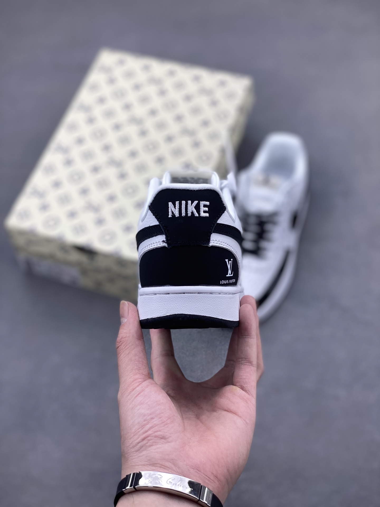 Nike Ebernon Low PRM Sneakers - Louis Vuitton Edition - Breathable & Stylish 5 i1746567820349 1231 0 3