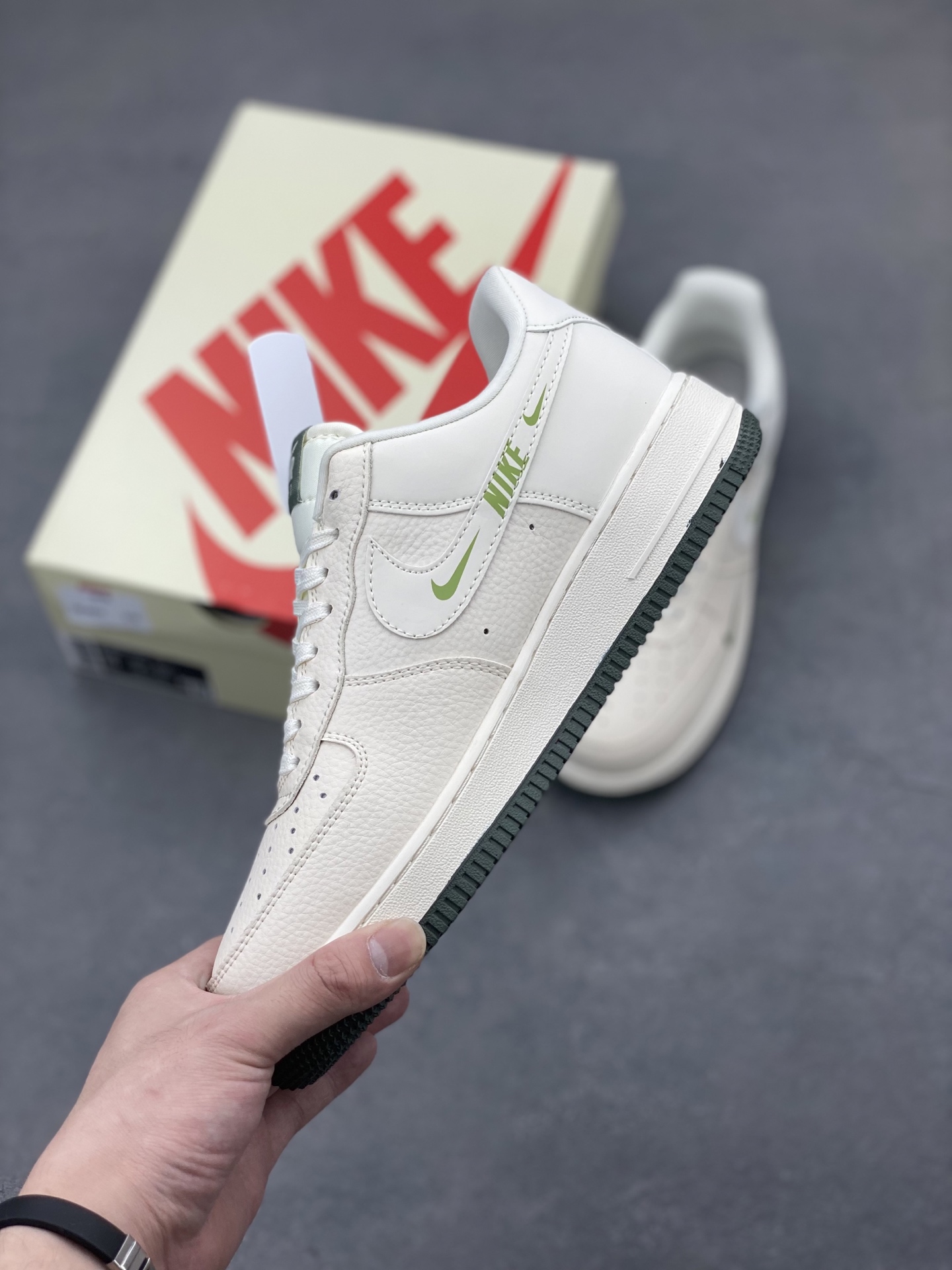 Nike Air Force 1 '07 Low 'Just Do It' Sneakers - Limited Edition 4 i1746736438488 7683 0 2