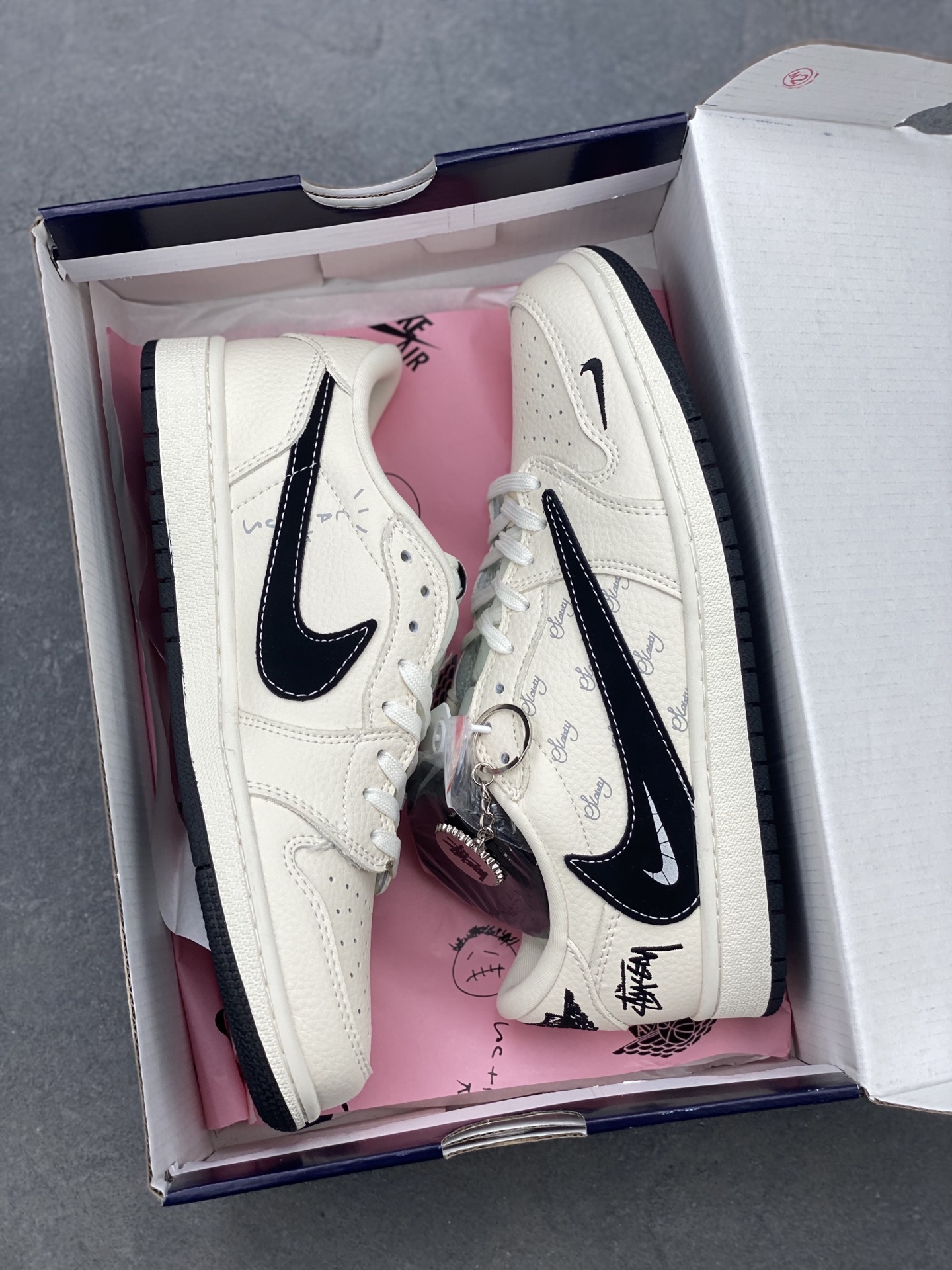 Nike Air Jordan 1 Low x Travis Scott x Stussy 'White Black' Sneakers 9 i1746737736325 6091 0 8
