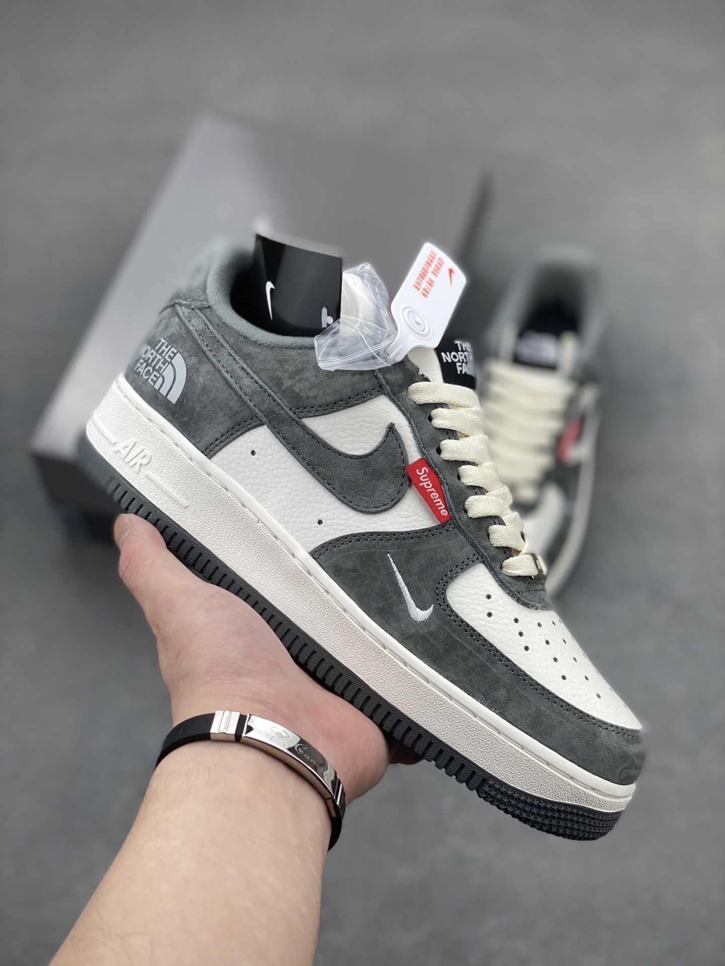 Nike Air Force 1 Low The North Face Supreme - Versatile Sneakers 2 i1746815227878 7031 0 0