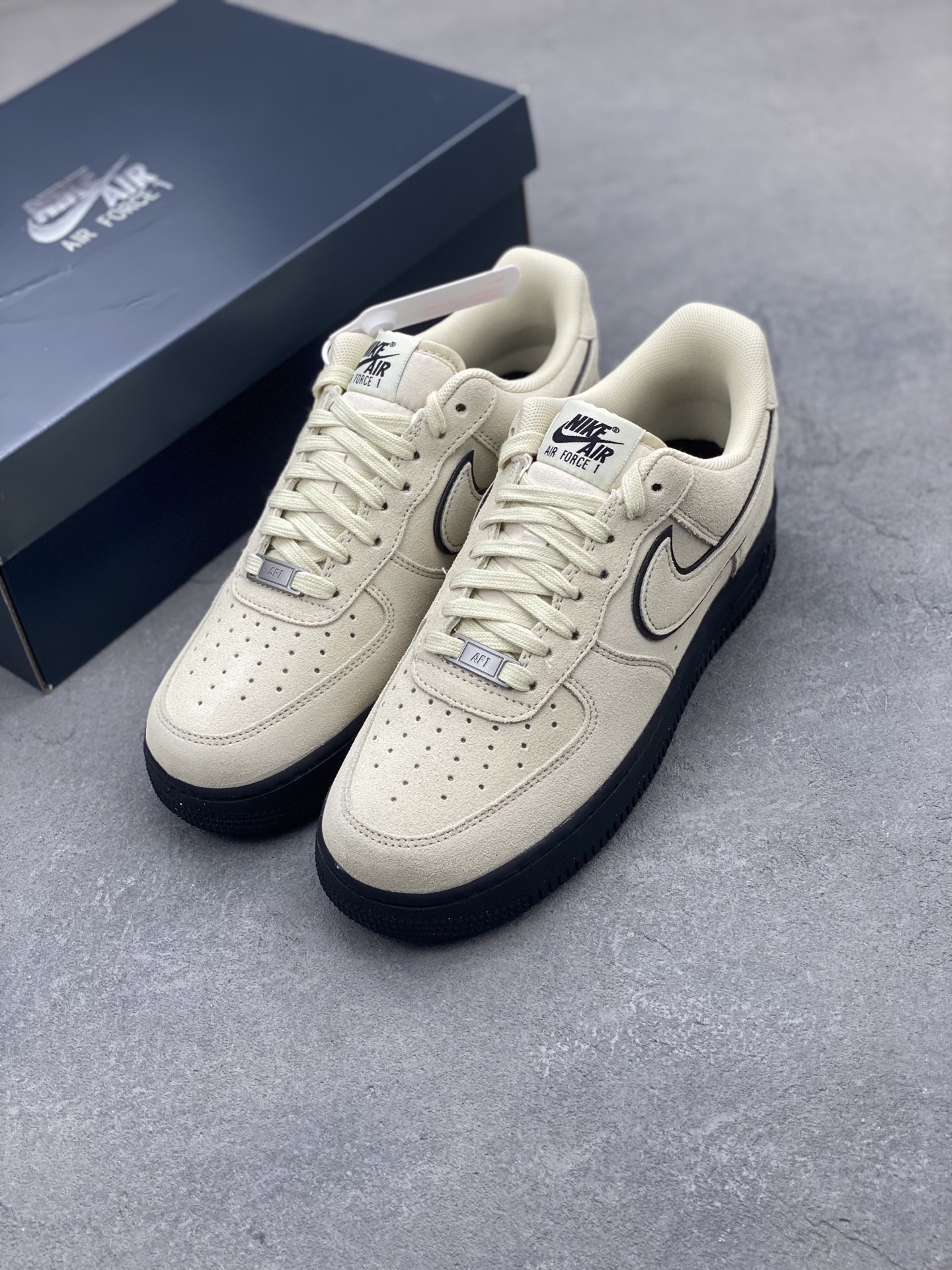 Nike Air Force 1 Low '07 Custom Beige/Black Casual Sneakers - HQ1966-200 9 i1746815462413 665 0 7