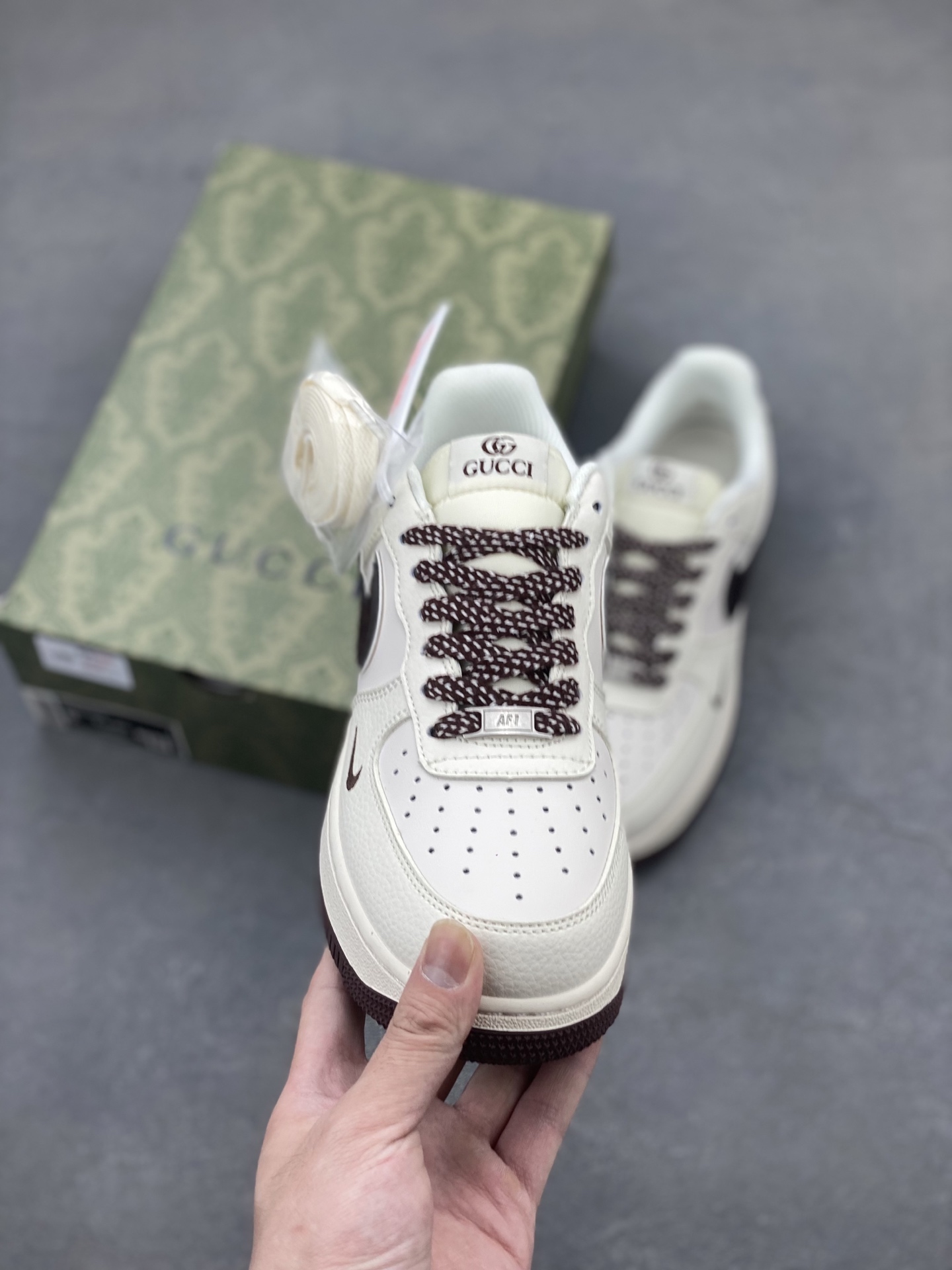 Nike Air Force 1 '07 Low Gucci Collaboration Sneakers with Full Sole Cushioning 3 i1746905713574 9311 0 1