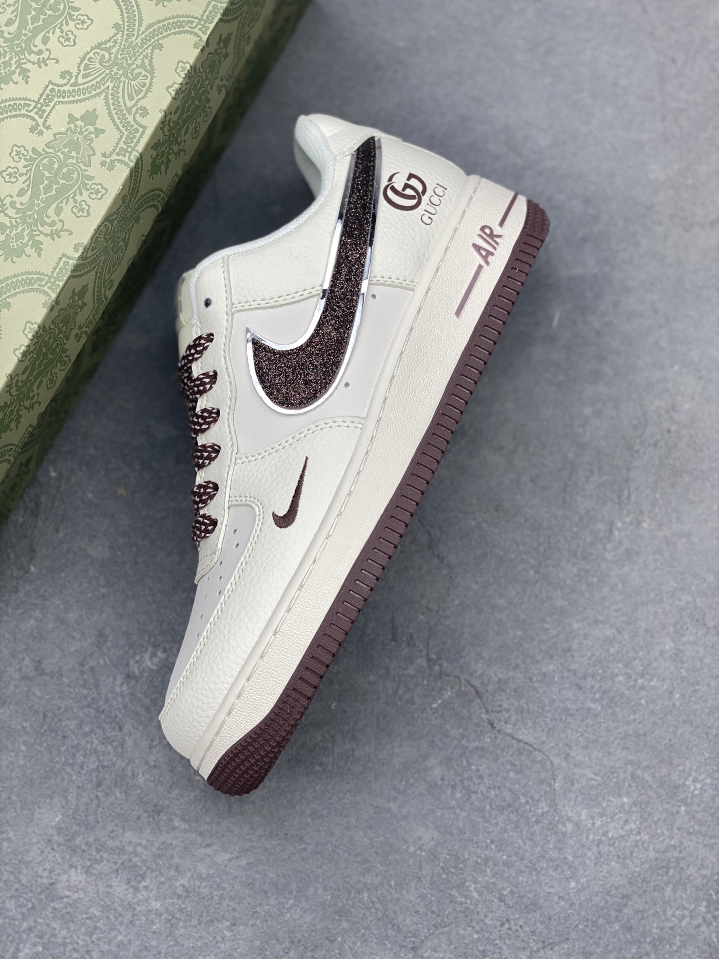 Nike Air Force 1 '07 Low Gucci Collaboration Sneakers with Full Sole Cushioning 8 i1746905725493 6590 0 6