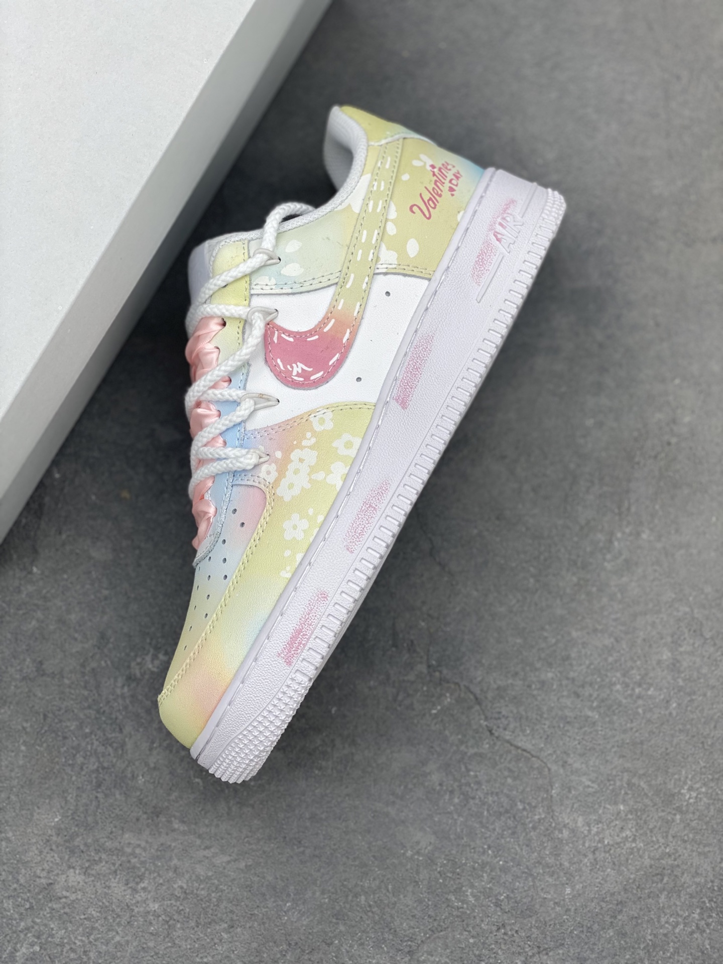 Nike Air Force 1 '07 Low Valentine's Day Edition - Limited Release 8 i1746993491459 7216 0 6