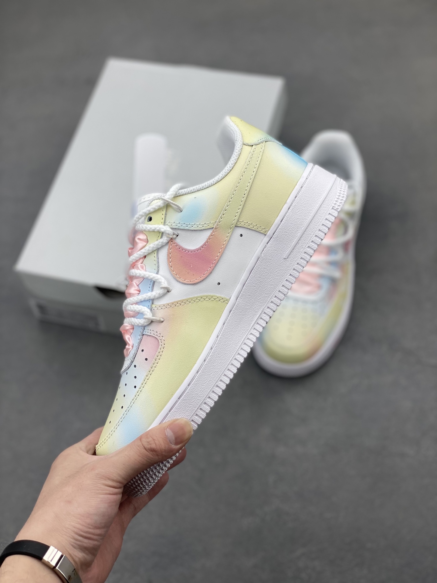 Nike Air Force 1 '07 Low Valentine's Day Edition - Limited Release 4 i1746993491633 3290 0 2