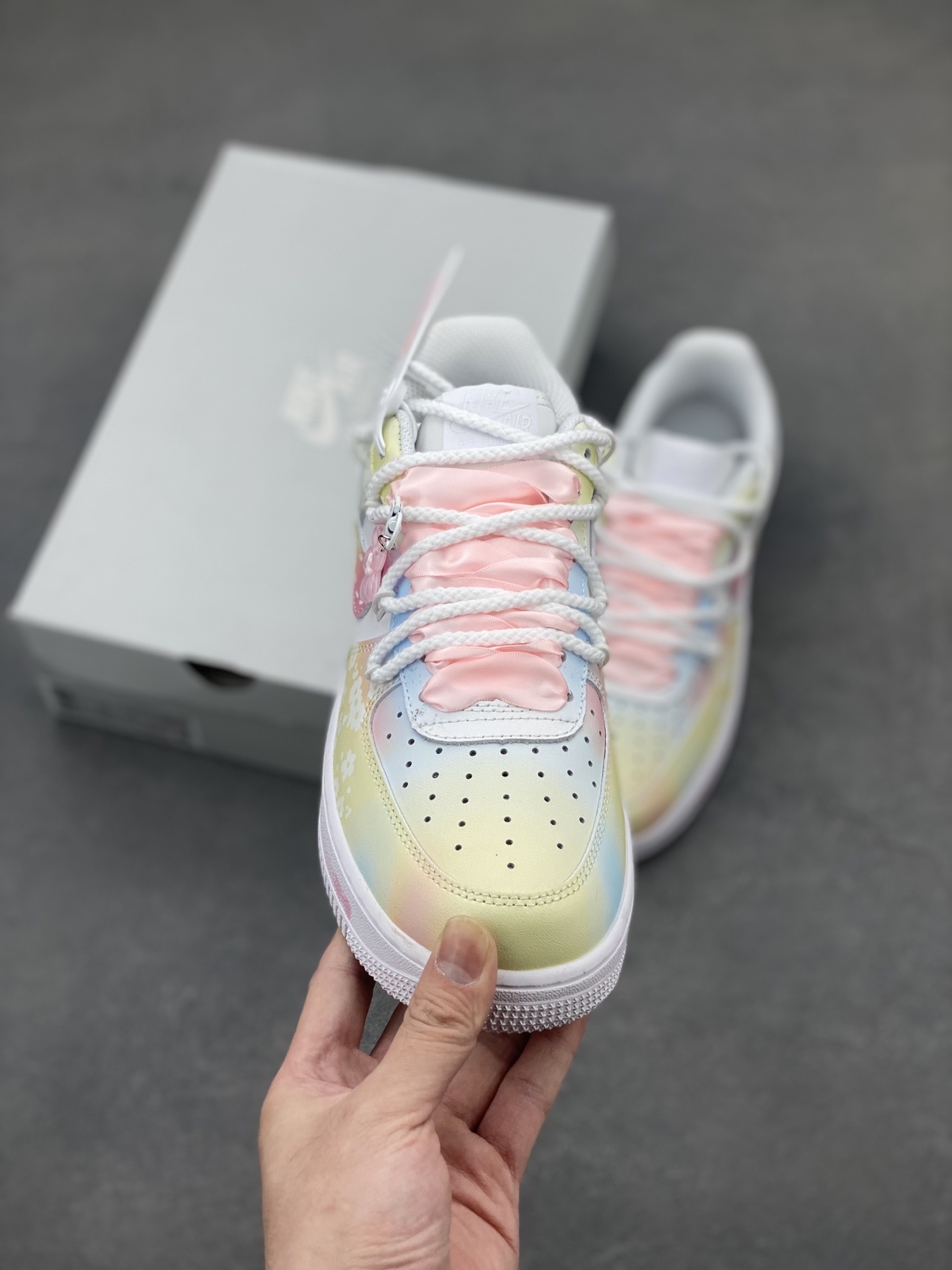 Nike Air Force 1 '07 Low Valentine's Day Edition - Limited Release 3 i1746993491824 7930 0 1