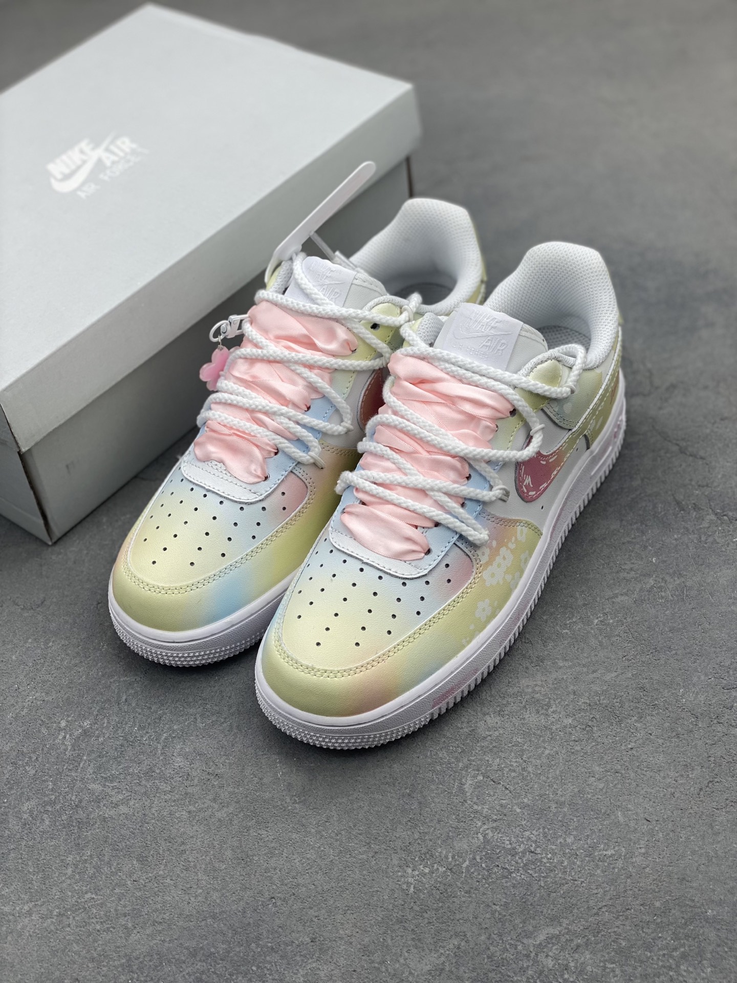 Nike Air Force 1 '07 Low Valentine's Day Edition - Limited Release 9 i1746993497806 8469 0 7