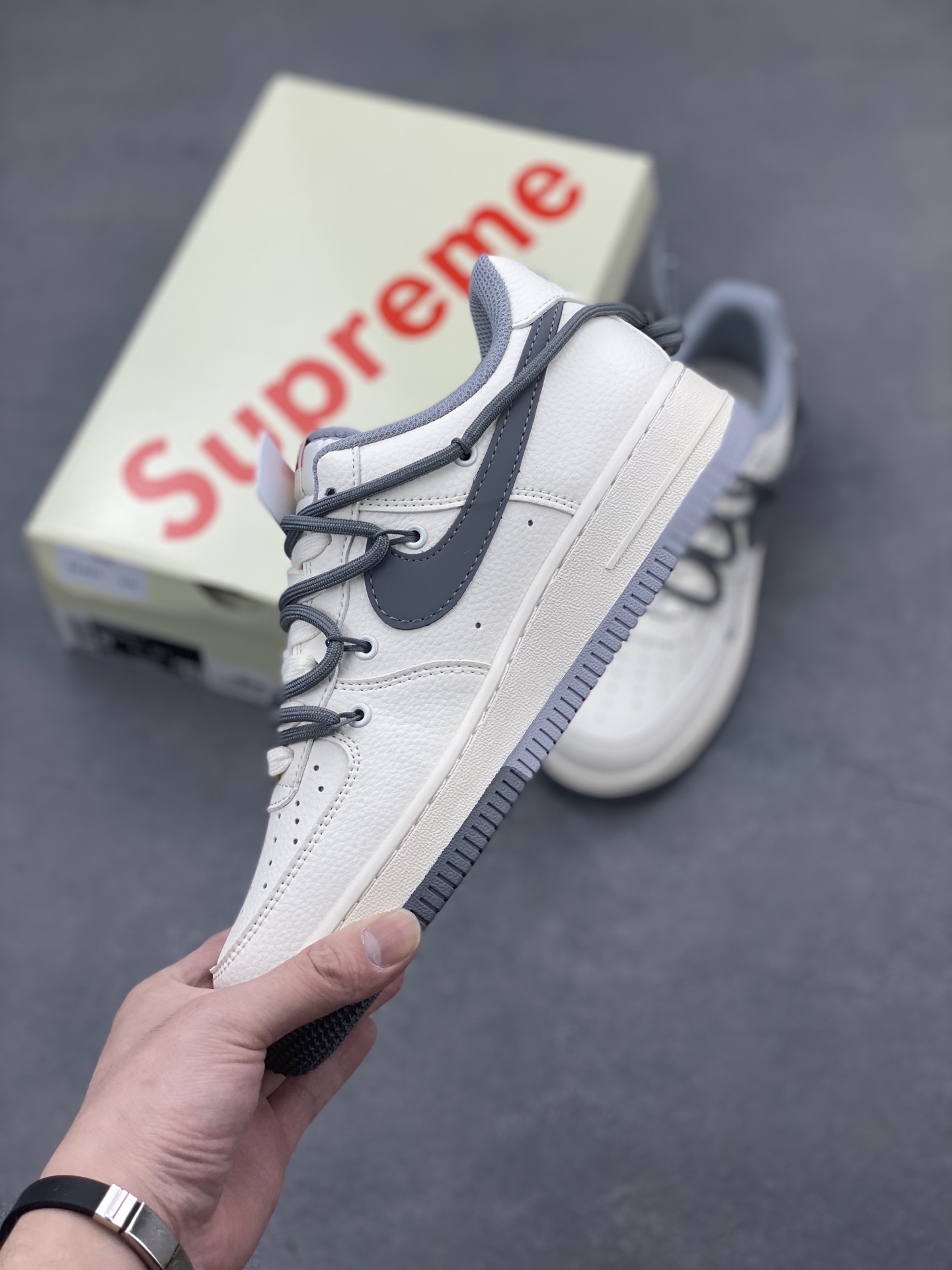 Nike Air Force 1 '07 Low Supreme Sneakers - Limited Edition - DM6868-071 4 i1746993850256 2133 0 2