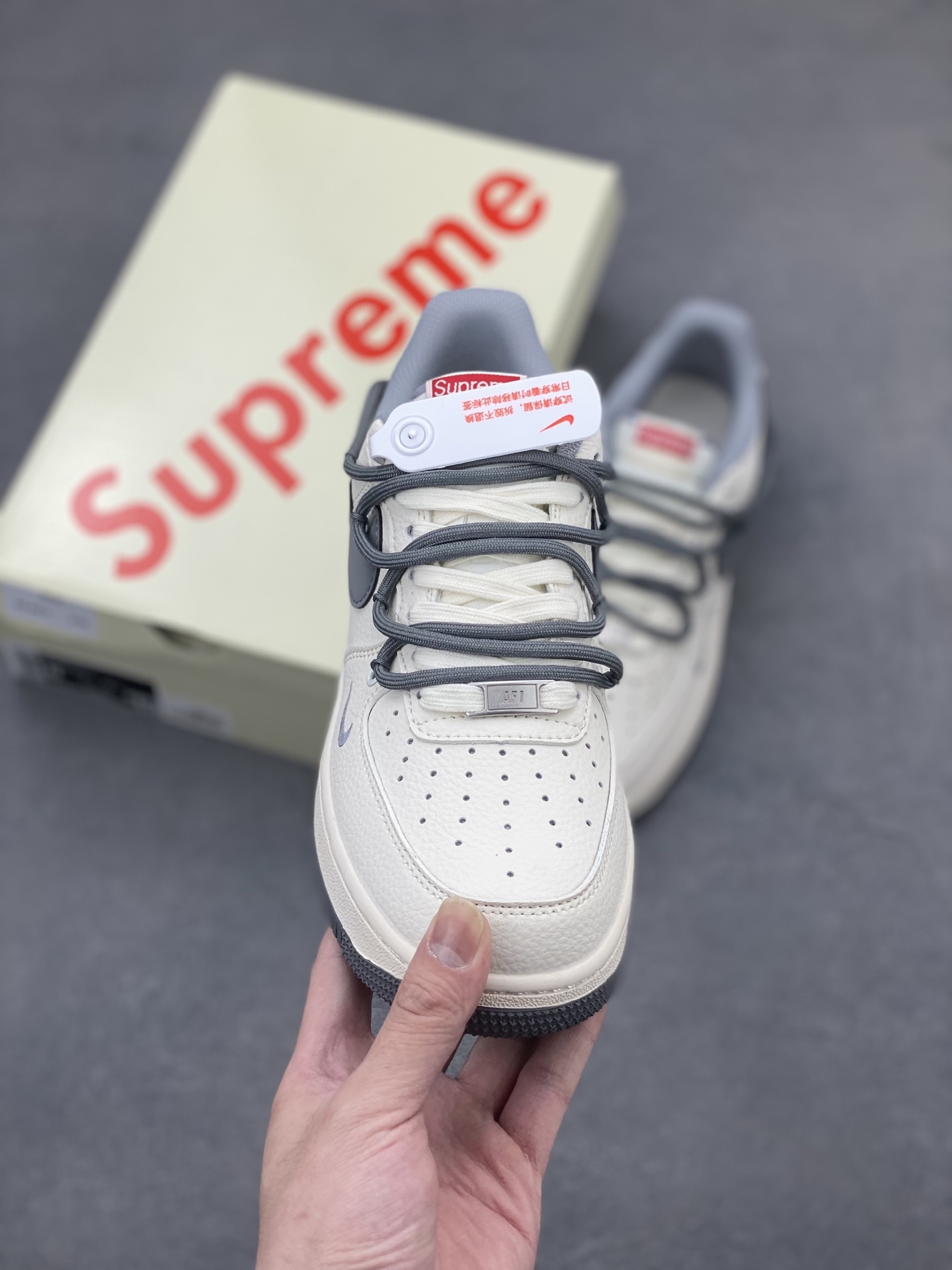 Nike Air Force 1 '07 Low Supreme Sneakers - Limited Edition - DM6868-071 3 i1746993850256 5000 0 1