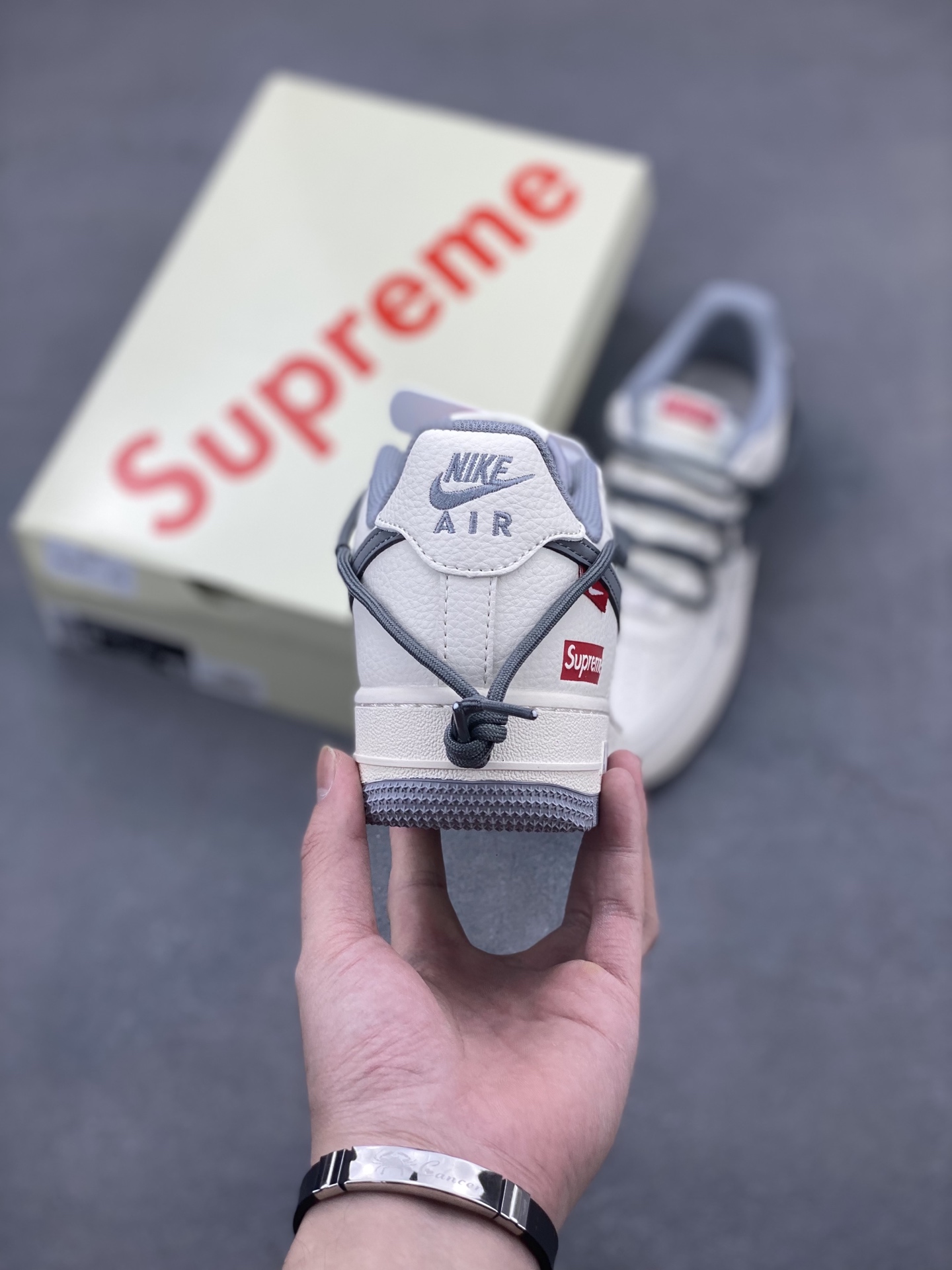 Nike Air Force 1 '07 Low Supreme Sneakers - Limited Edition - DM6868-071 5 i1746993850259 3734 0 3