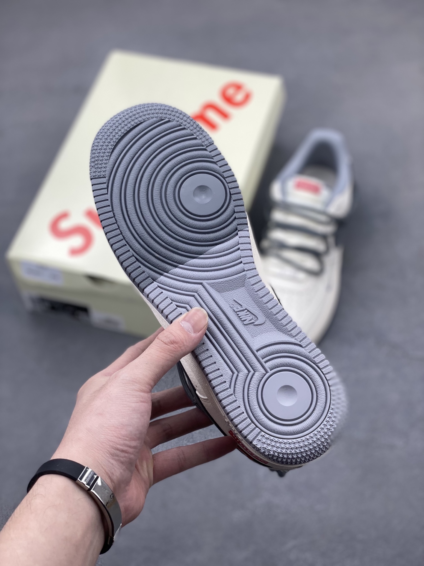 Nike Air Force 1 '07 Low Supreme Sneakers - Limited Edition - DM6868-071 7 i1746993854917 1685 0 5