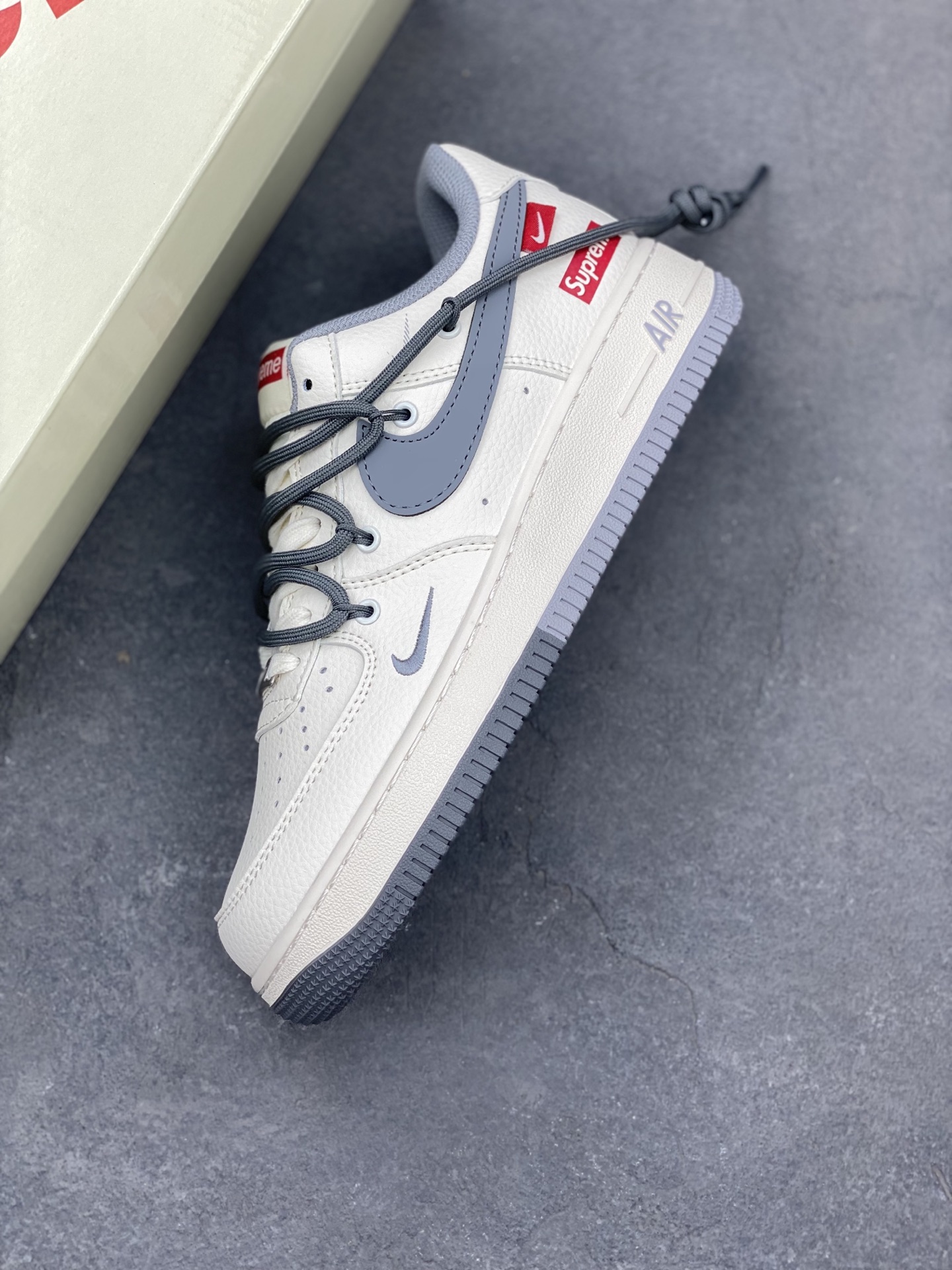 Nike Air Force 1 '07 Low Supreme Sneakers - Limited Edition - DM6868-071 8 i1746993855272 4102 0 6