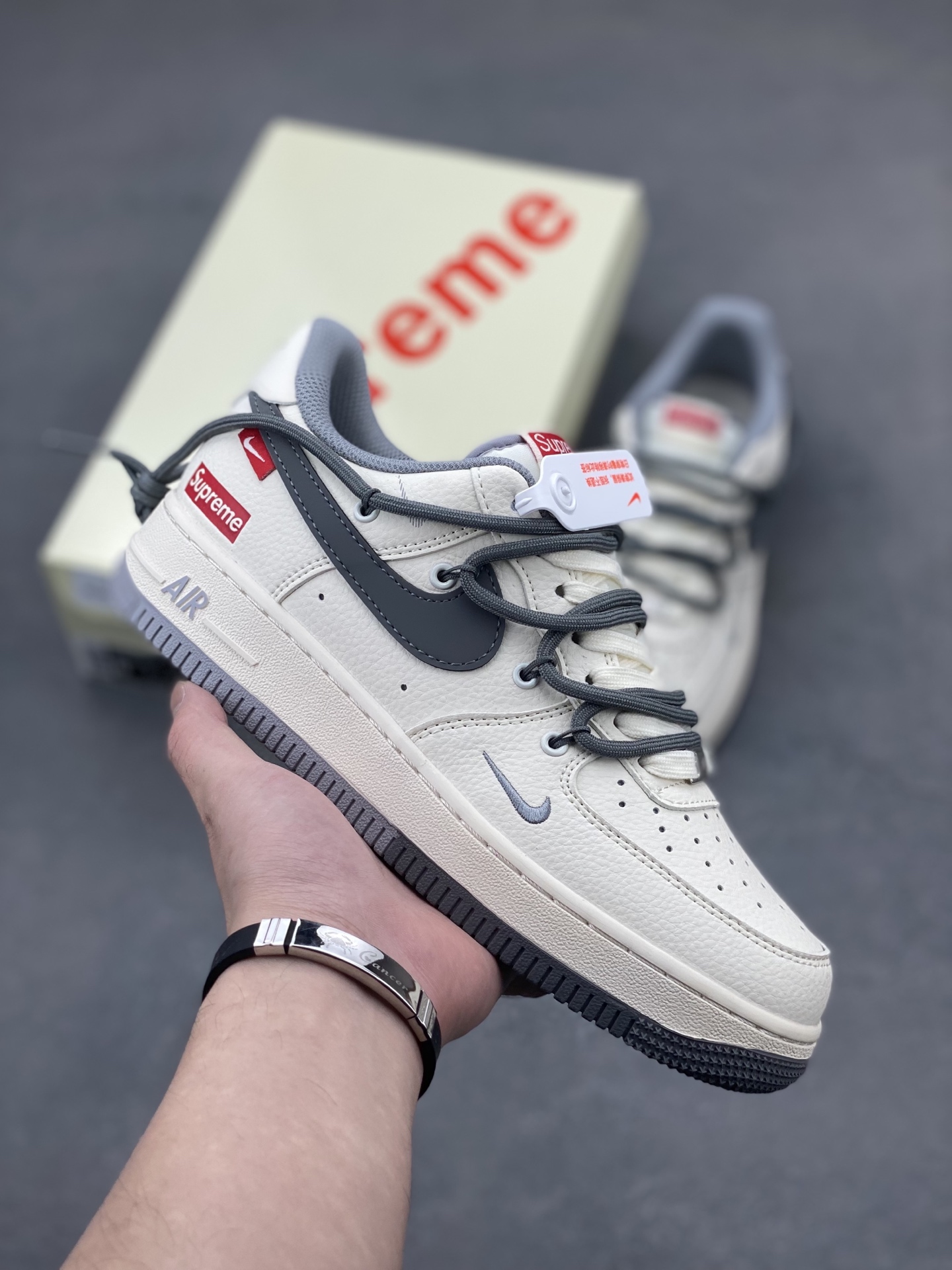 Nike Air Force 1 '07 Low Supreme Sneakers - Limited Edition - DM6868-071 2 i1746993855282 2839 0 0