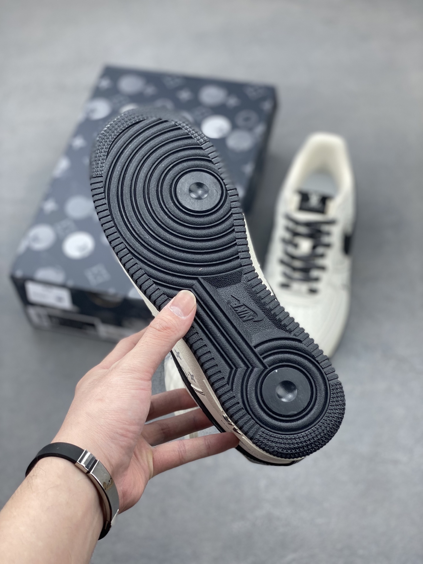 Nike Air Force 1 '07 Low Louis Vuitton Custom Sneakers - Limited Edition 7 i1747071764630 8872 0 5
