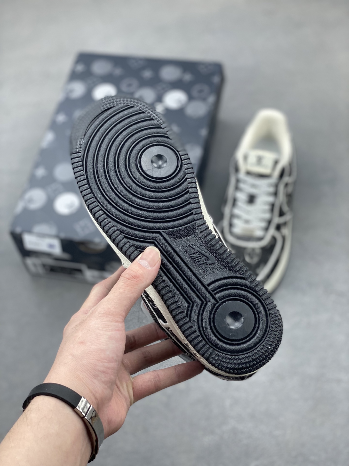 Nike Air Force 1 Low Louis Vuitton Custom Sneakers - Limited Edition 7 i1747246276950 5511 0 5