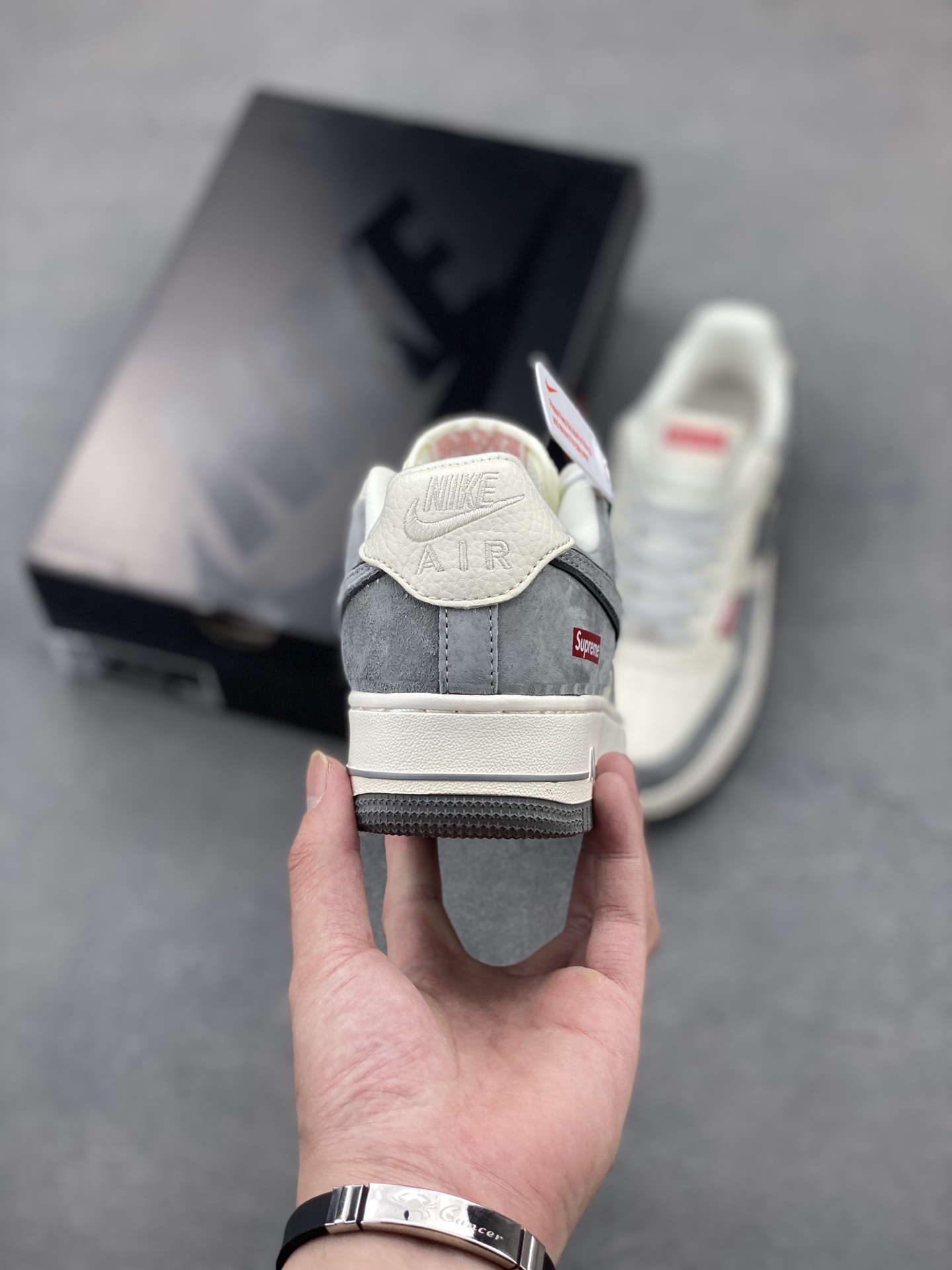 Nike Air Force 1 Low Supreme Sneakers - Classic Style and Comfort 5 i1747246817859 9251 0 3