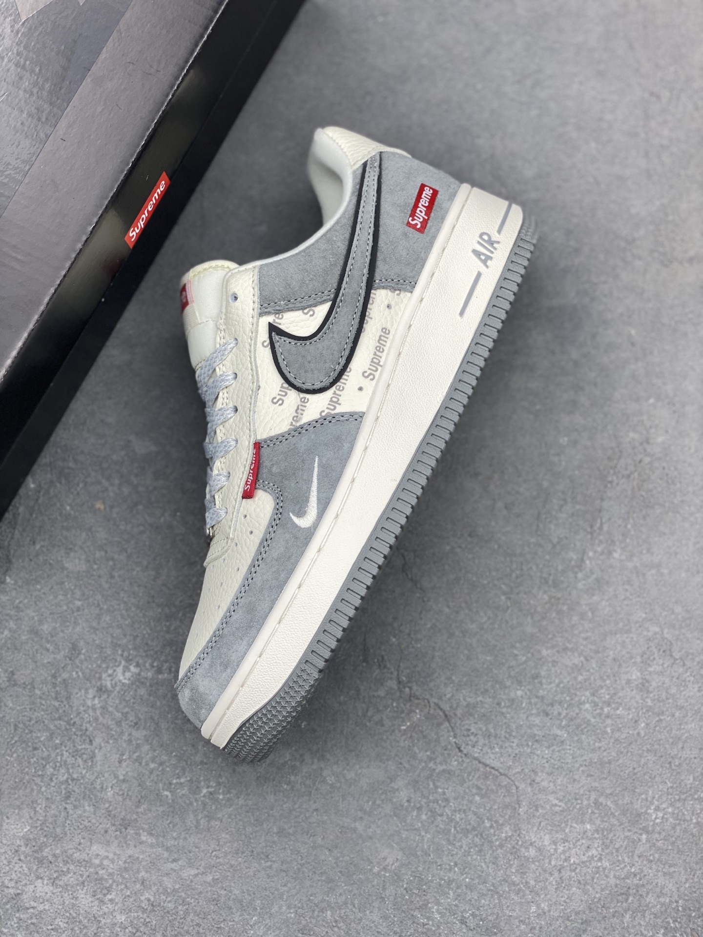 Nike Air Force 1 Low Supreme Sneakers - Classic Style and Comfort 8 i1747246817971 7143 0 6