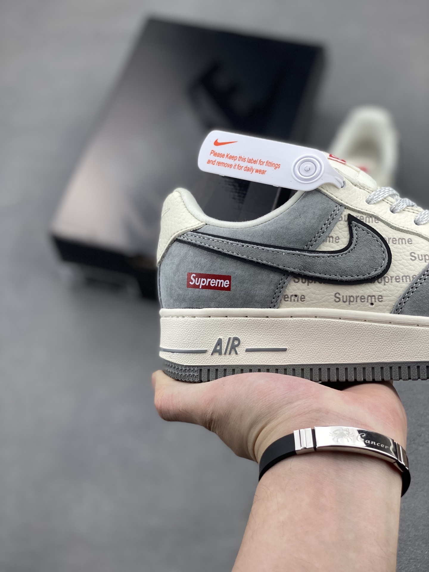 Nike Air Force 1 Low Supreme Sneakers - Classic Style and Comfort 6 i1747246838120 7561 0 4