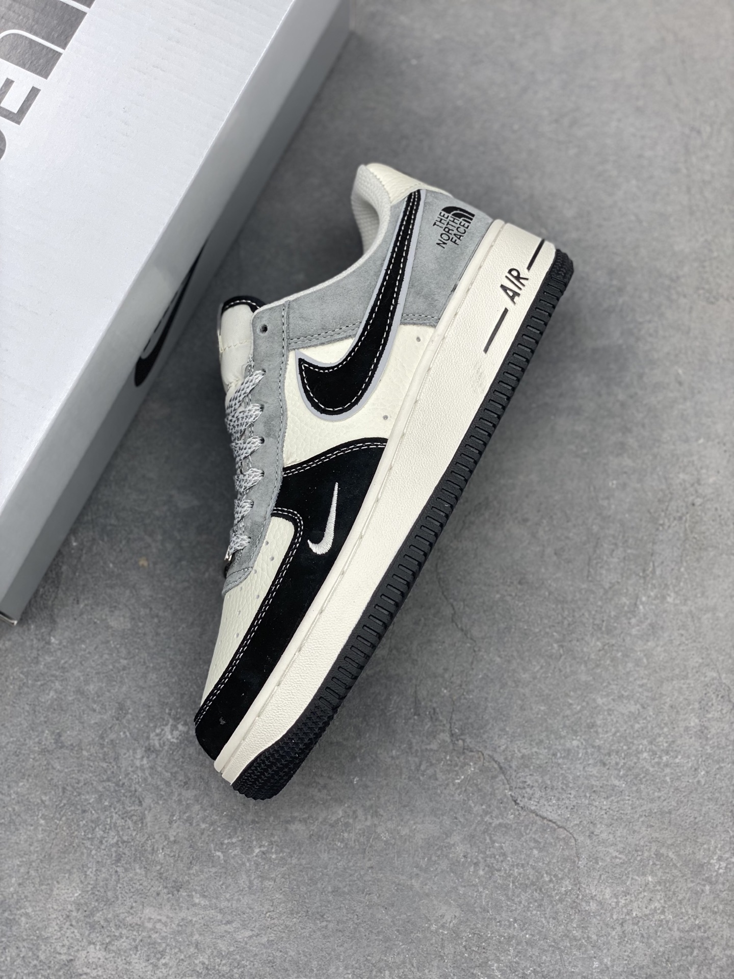 Nike Air Force 1 Low 'The North Face' Black White Grey Sneakers 8 i1747247355988 1067 0 6
