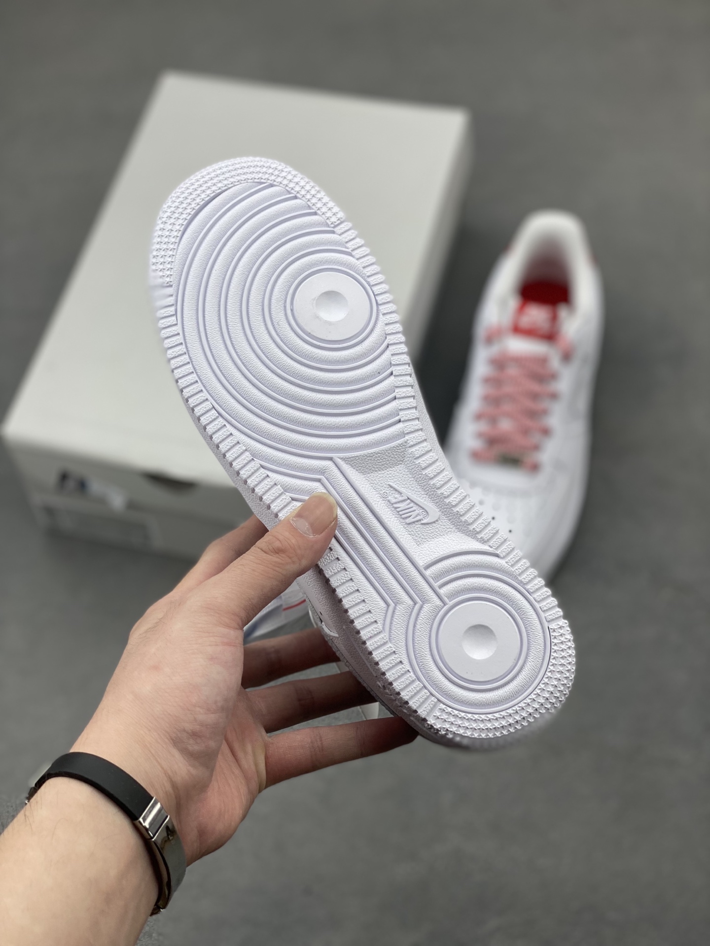 Nike Air Force 1 '07 Low White/Red Limited Edition Athletic Shoes 7 i1747337228017 8133 0 5