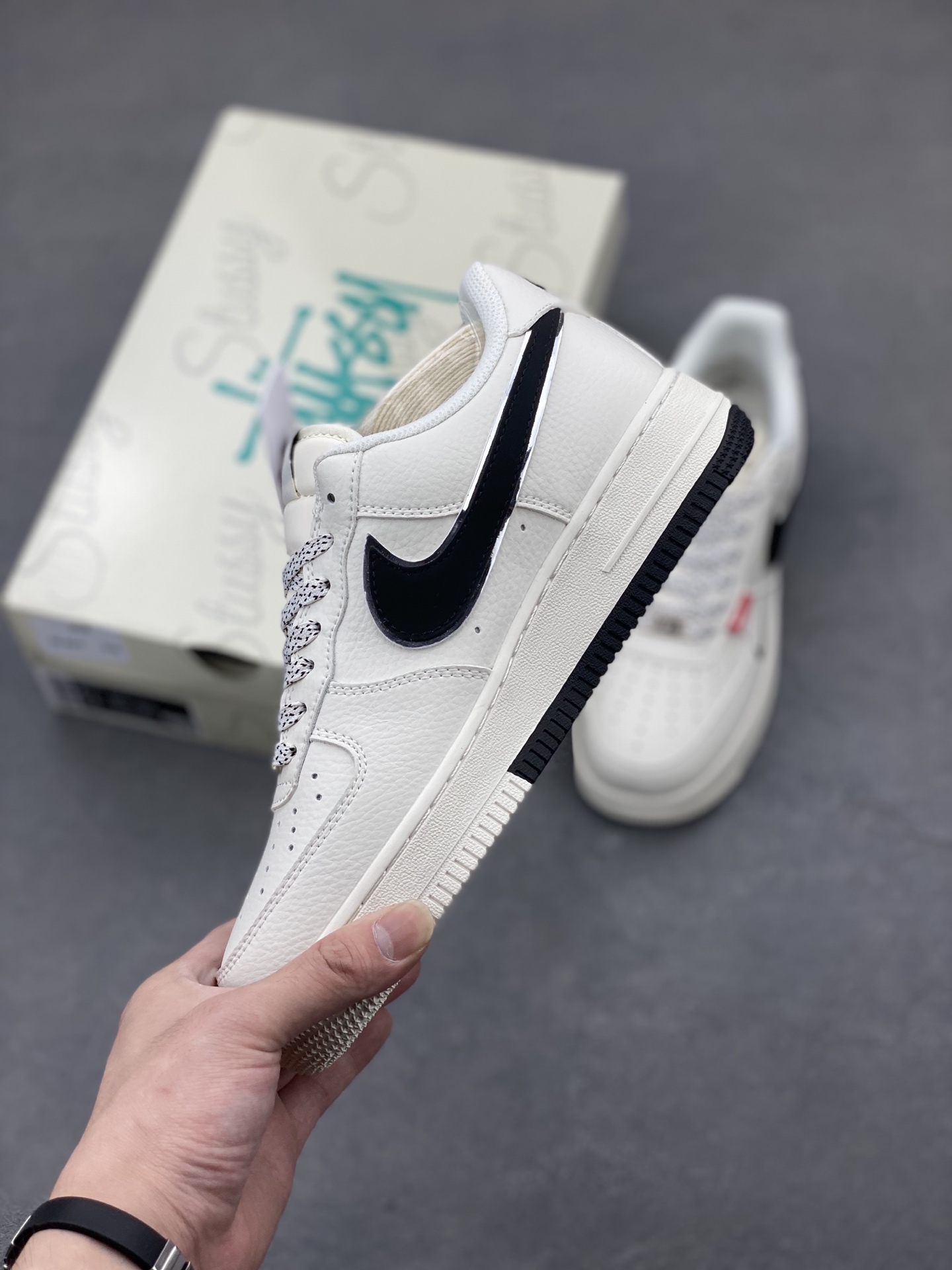 Nike Air Force 1 '07 Low Stüssy Fossil Sneakers 4 i1747337295595 8017 0 2